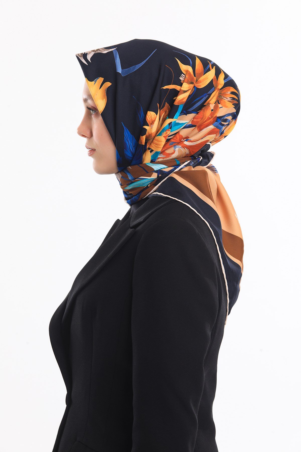EŞARPÇiçekli Desen Gold Seri Twill Eşarp Askısı ile Birlikte 90x90 cm