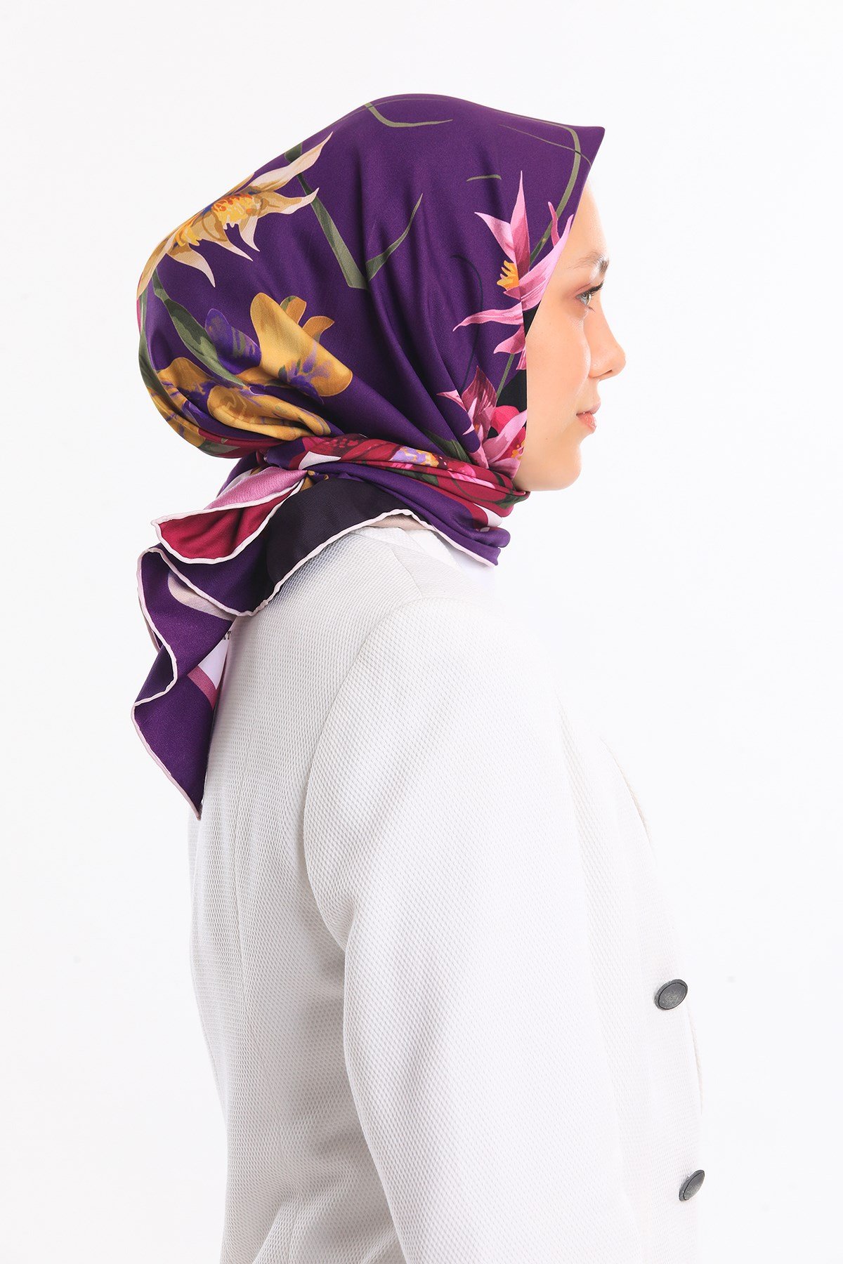 EŞARPÇiçekli Desen Gold Seri Twill Eşarp Askısı ile Birlikte 90x90 cm