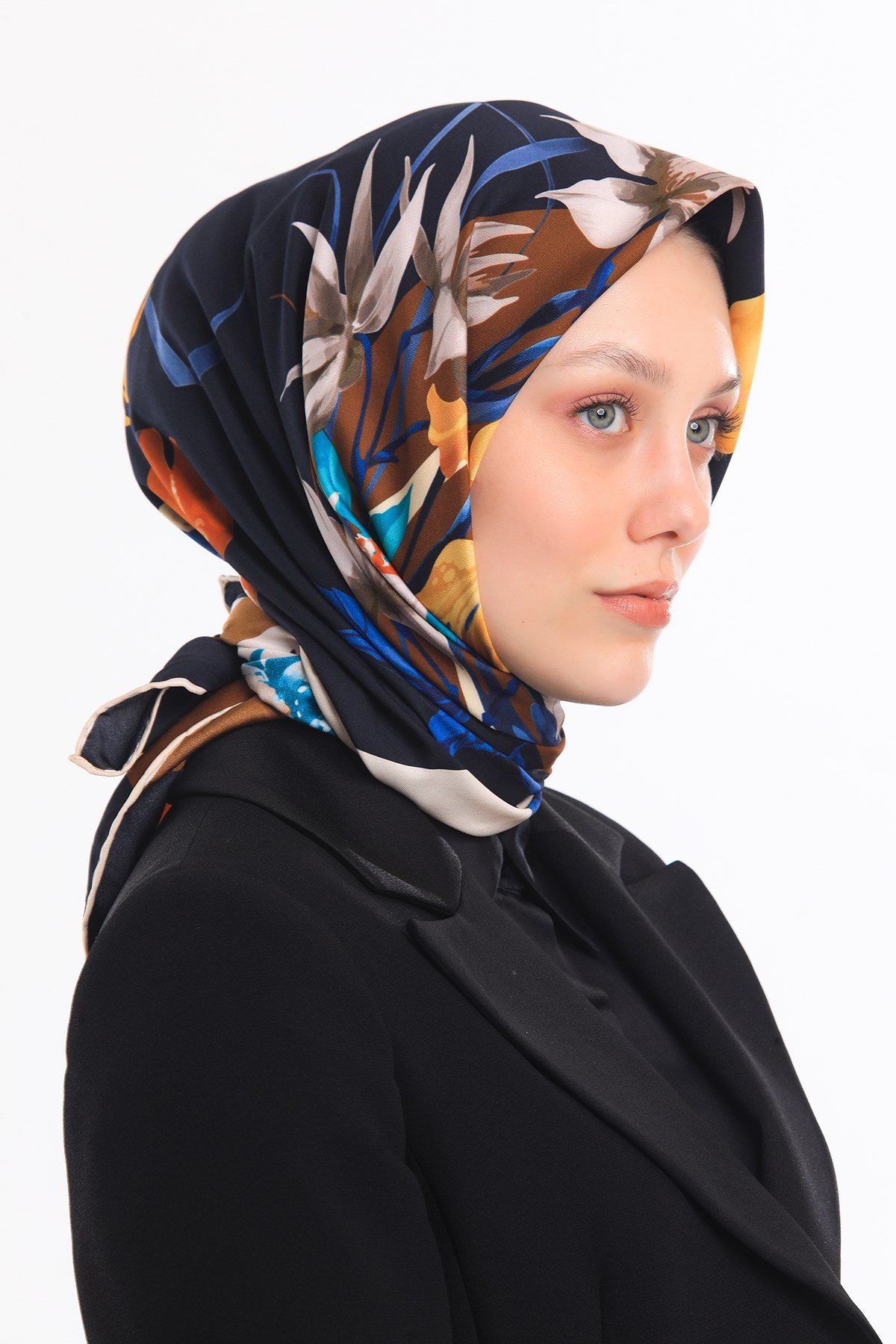 EŞARPÇiçekli Desen Gold Seri Twill Eşarp Askısı ile Birlikte 90x90 cm