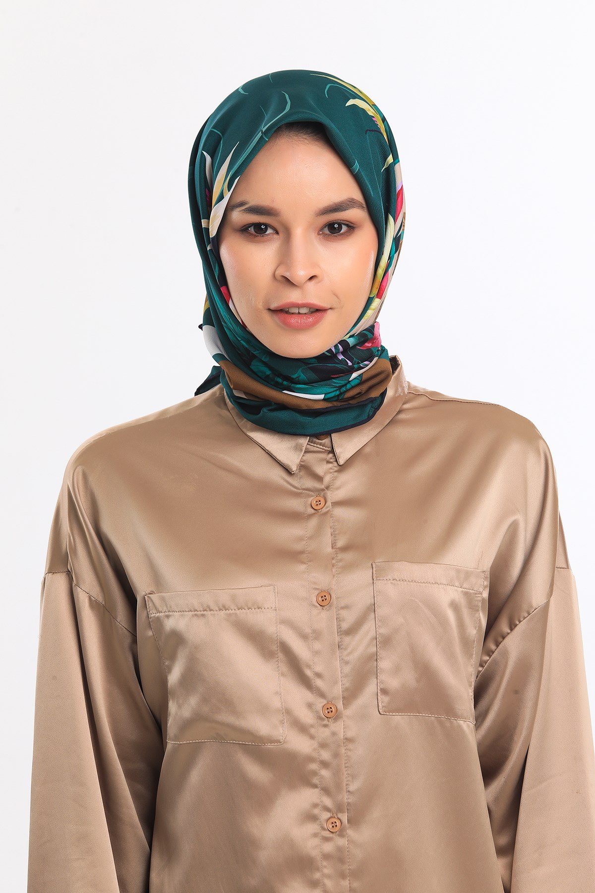 EŞARPÇiçekli Desen Gold Seri Twill Eşarp Askısı ile Birlikte 90x90 cm
