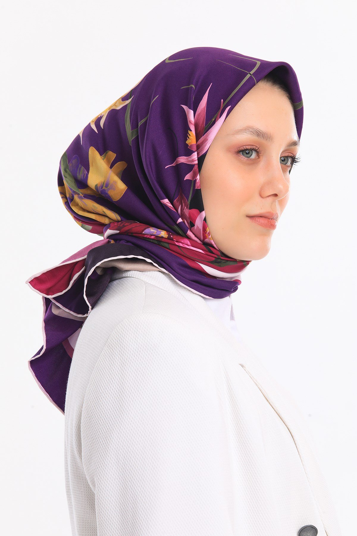 ScarfÇiçekli Desen Gold Seri Twill Eşarp Askısı ile Birlikte 90x90 cm