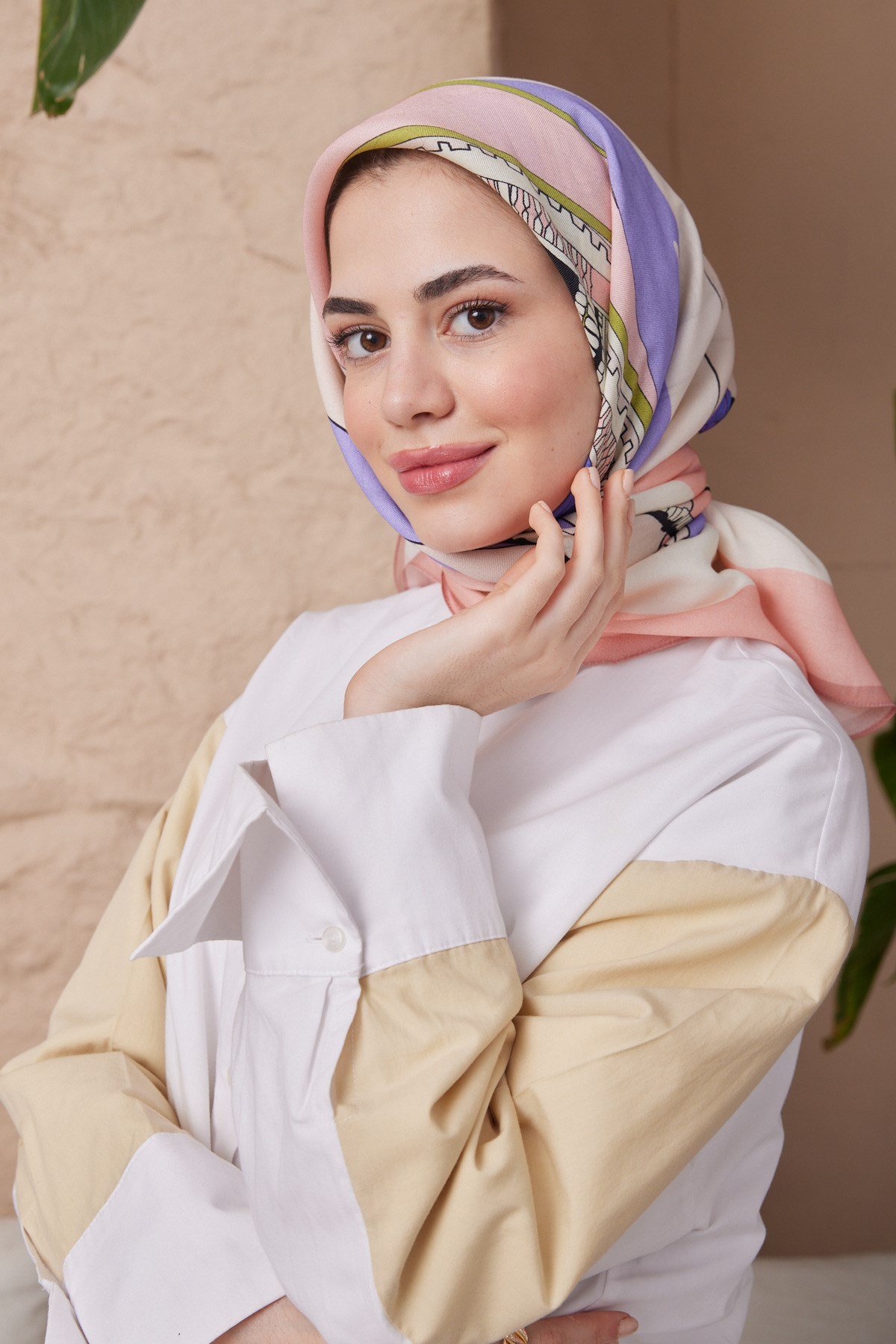 EŞARPDesenli Modal Twil Seri Seri Eşarp Askısı İle Birlikte 100X100 cm