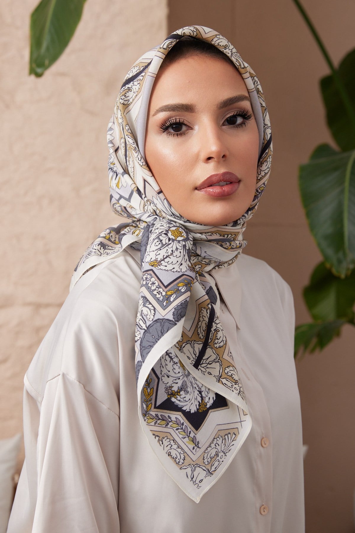 EŞARPDesenli Modal Twil Seri Seri Eşarp Askısı İle Birlikte 100X100 cm