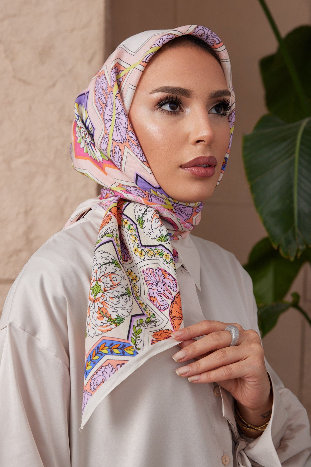 EŞARPDesenli Modal Twil Seri Seri Eşarp Askısı İle Birlikte 100X100 cm