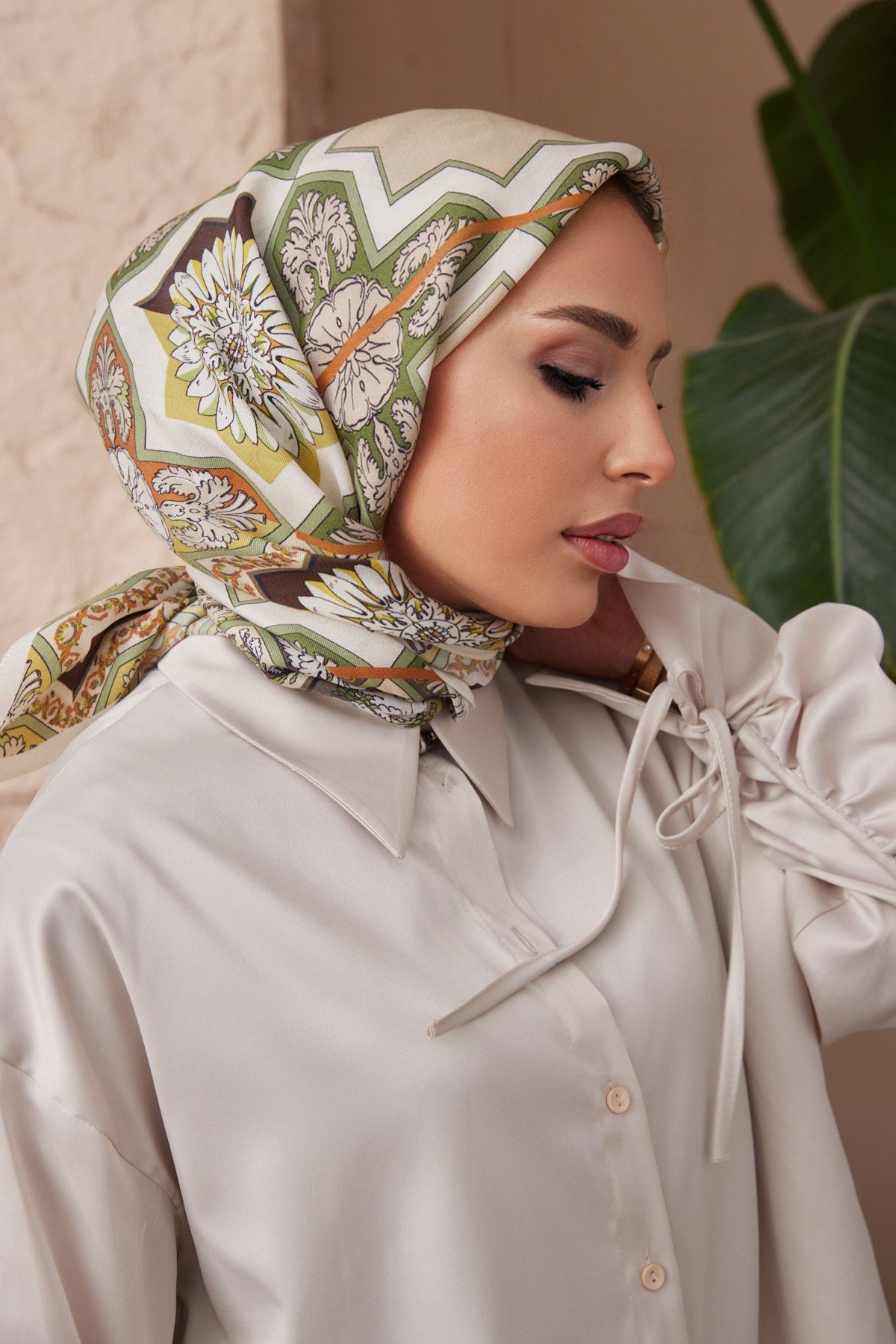 EŞARPDesenli Modal Twil Seri Seri Eşarp Askısı İle Birlikte 100X100 cm