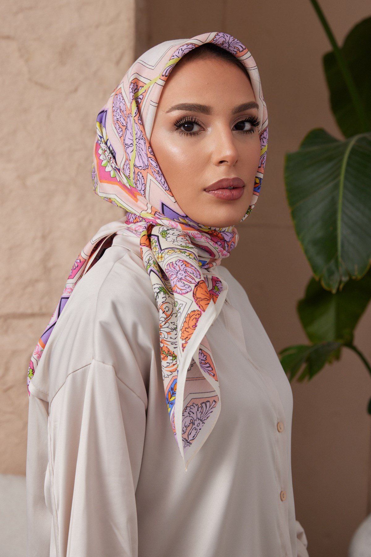 EŞARPDesenli Modal Twil Seri Seri Eşarp Askısı İle Birlikte 100X100 cm