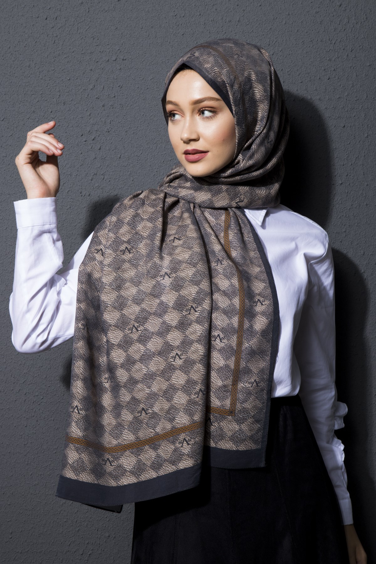 MODAL ŞALGeometrik Desen Modal Seri Şal Askısı ile Birlikte 75x190 cm