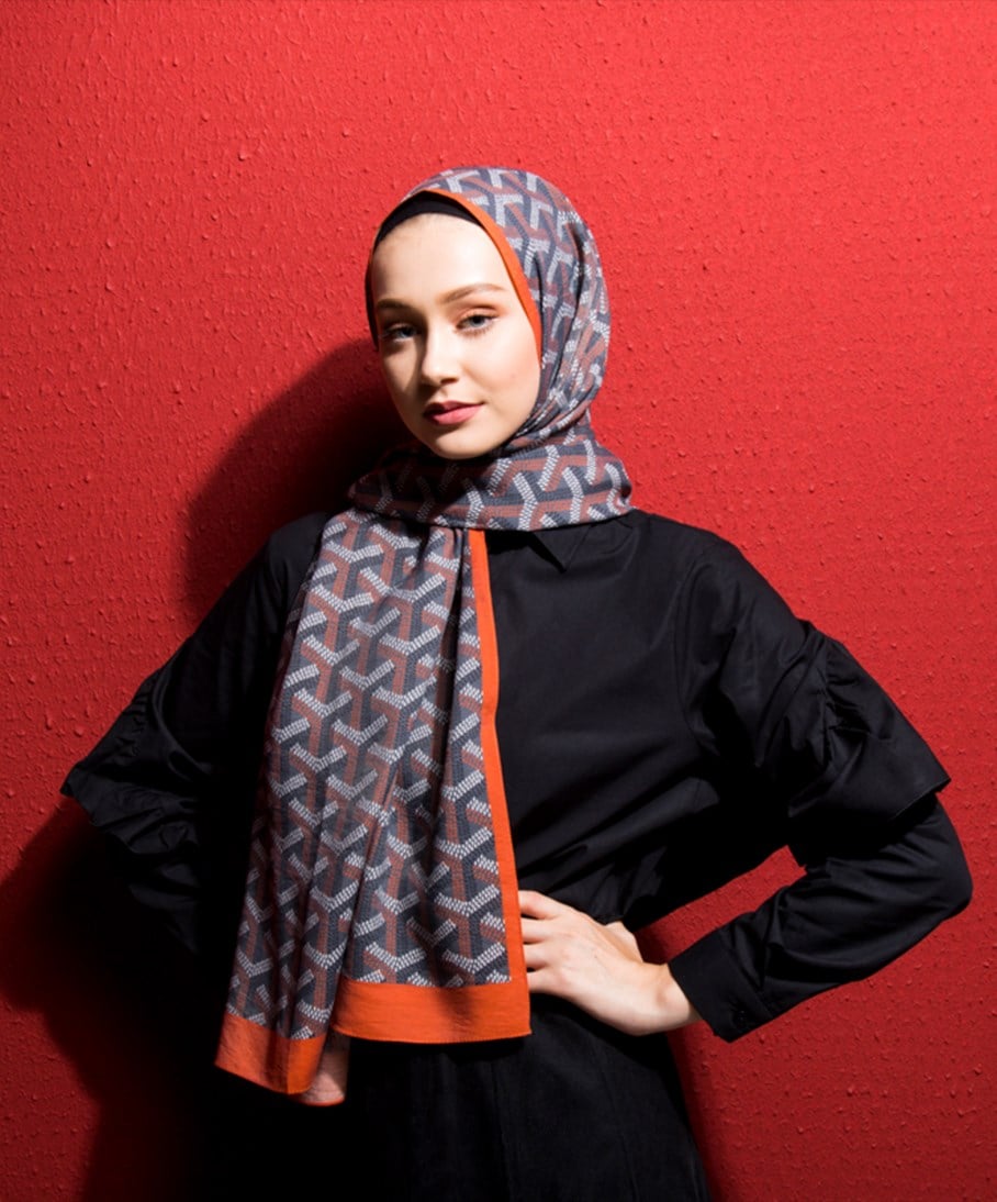 MODAL ŞALGeometrik Desen Modal Seri Şal Askısı ile Birlikte 75x200 cm