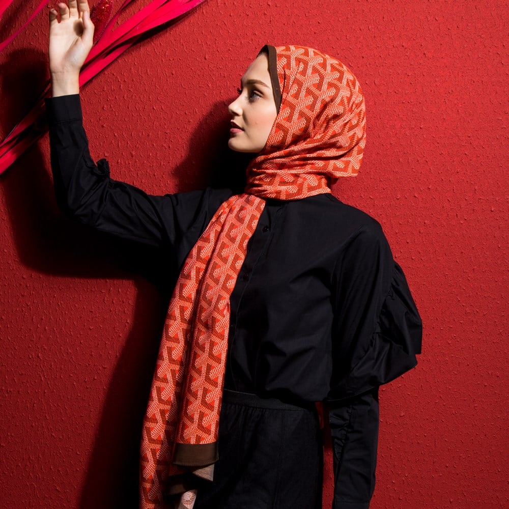MODAL ŞALGeometrik Desen Modal Seri Şal Askısı ile Birlikte 75x200 cm