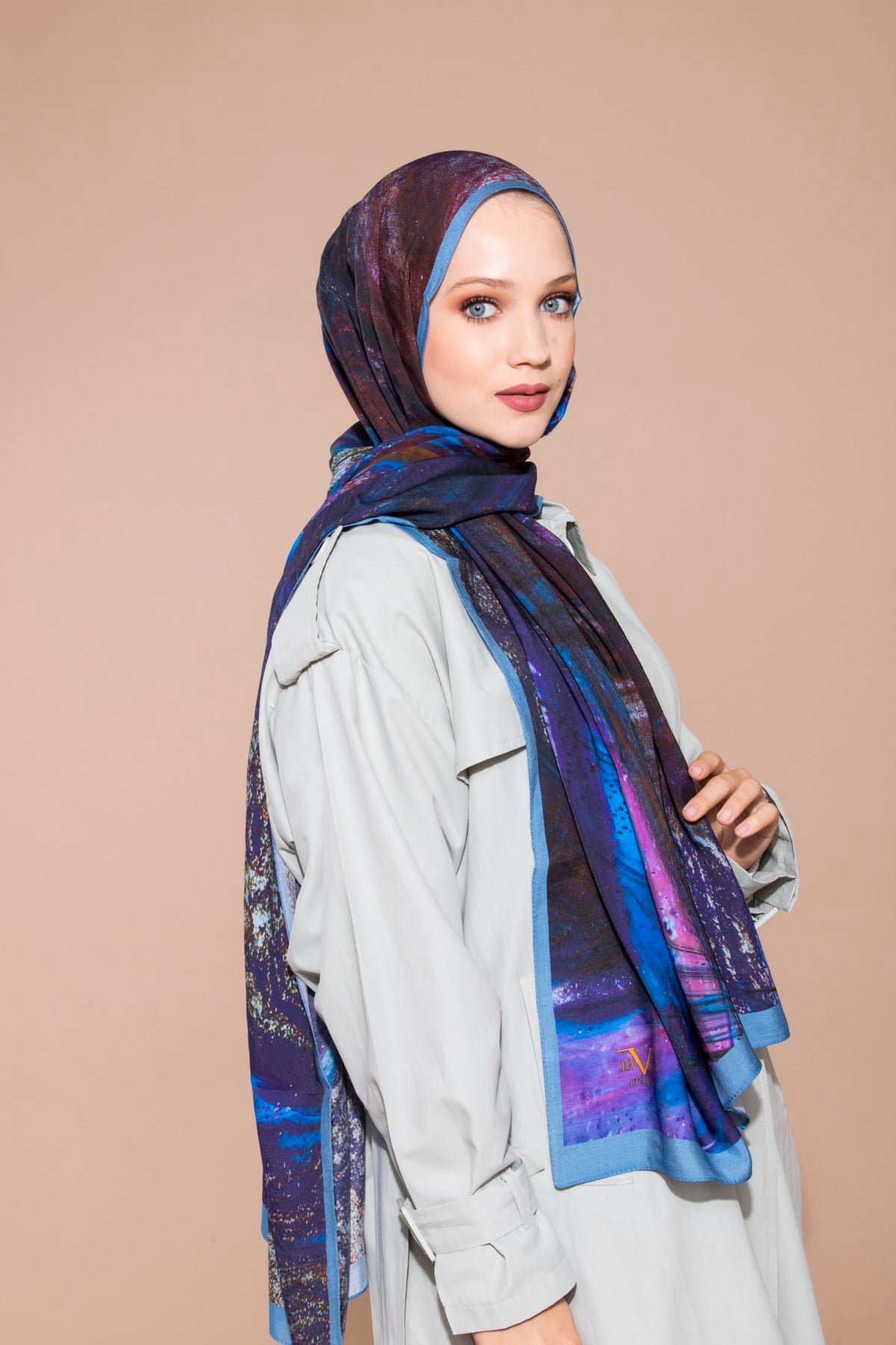 MODAL ŞALAbstract Desen Modal Seri Şal Askısı ile Birlikte 75x200 cm