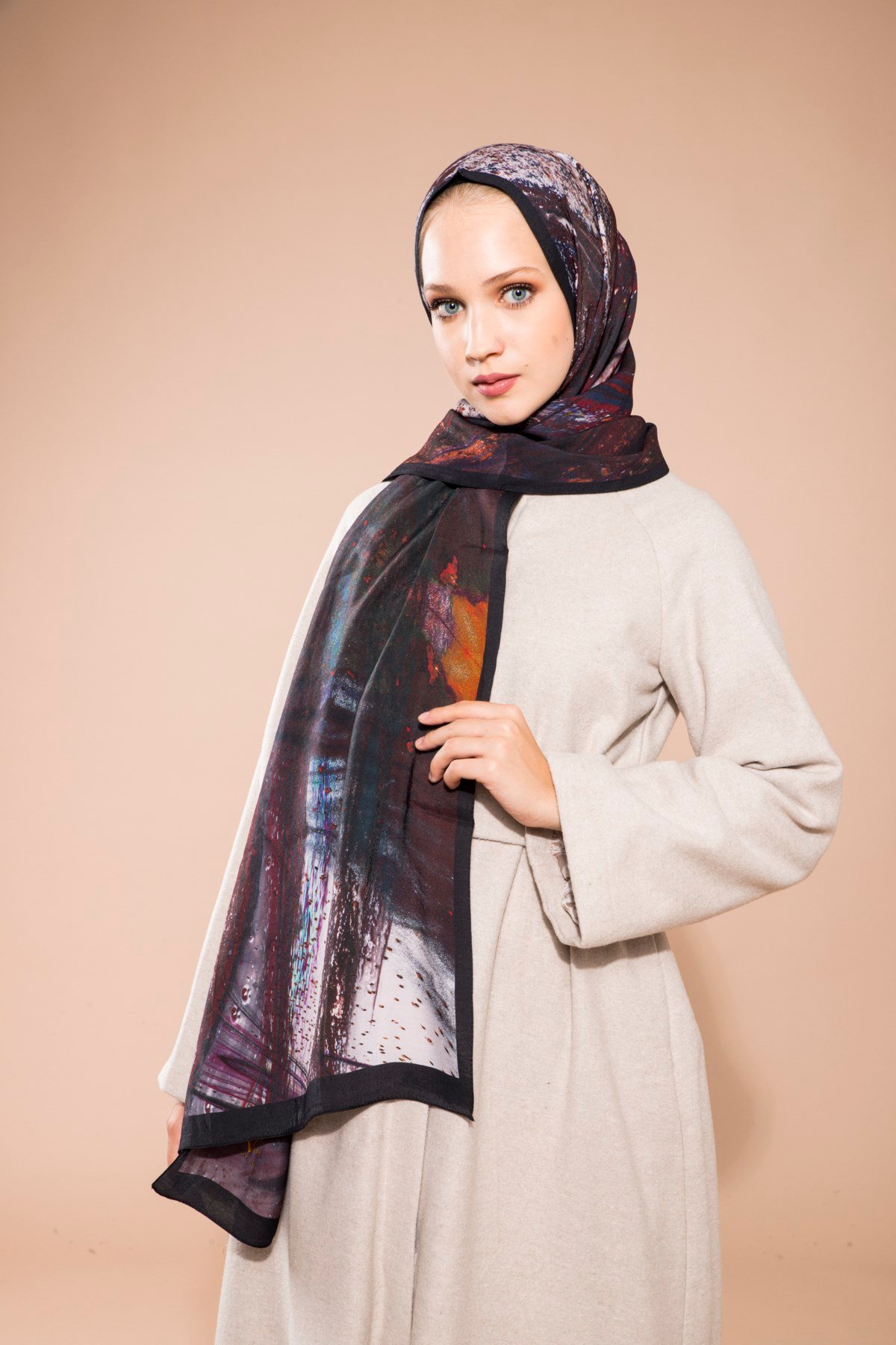MODAL ŞALAbstract Desen Modal Seri Şal Askısı ile Birlikte 75x200 cm