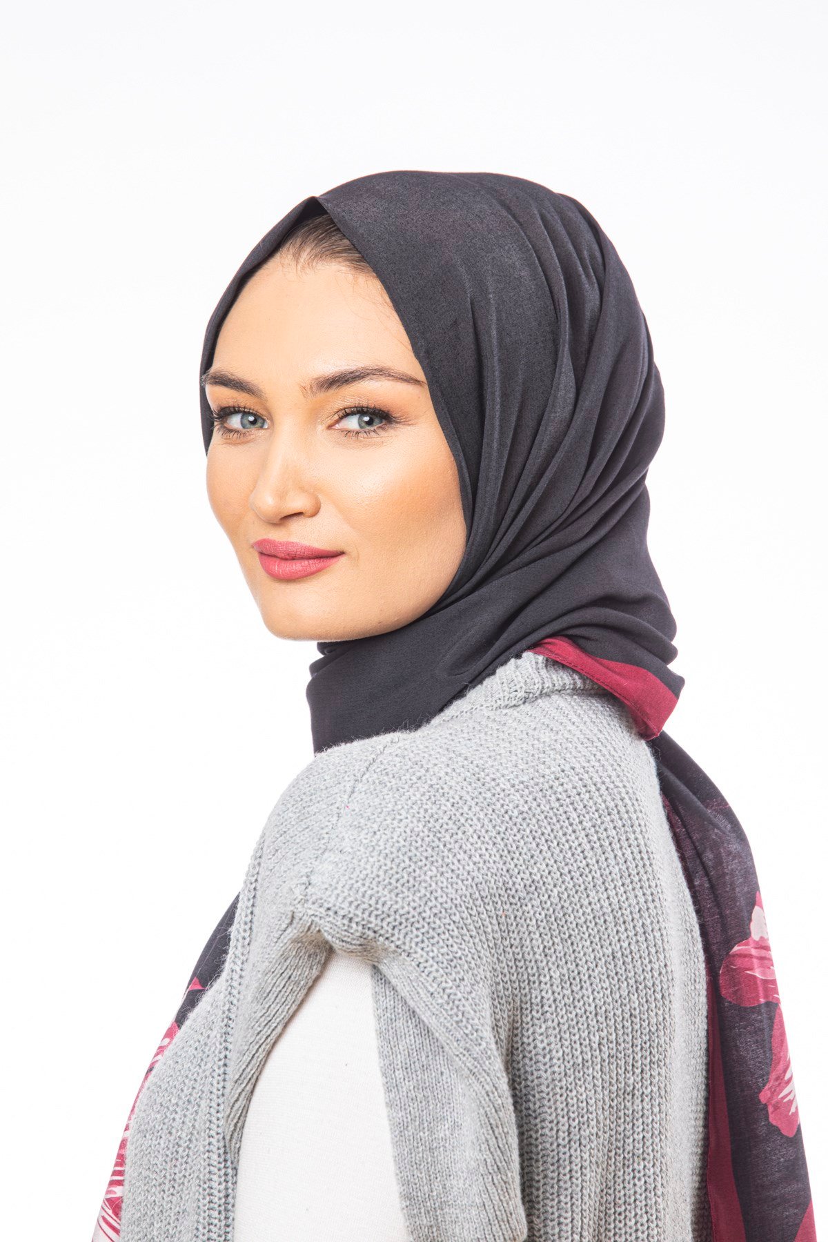 MODAL ŞALÇiçekli Desen Modal Seri Şal Askısı ile Birlikte 75x200 cm