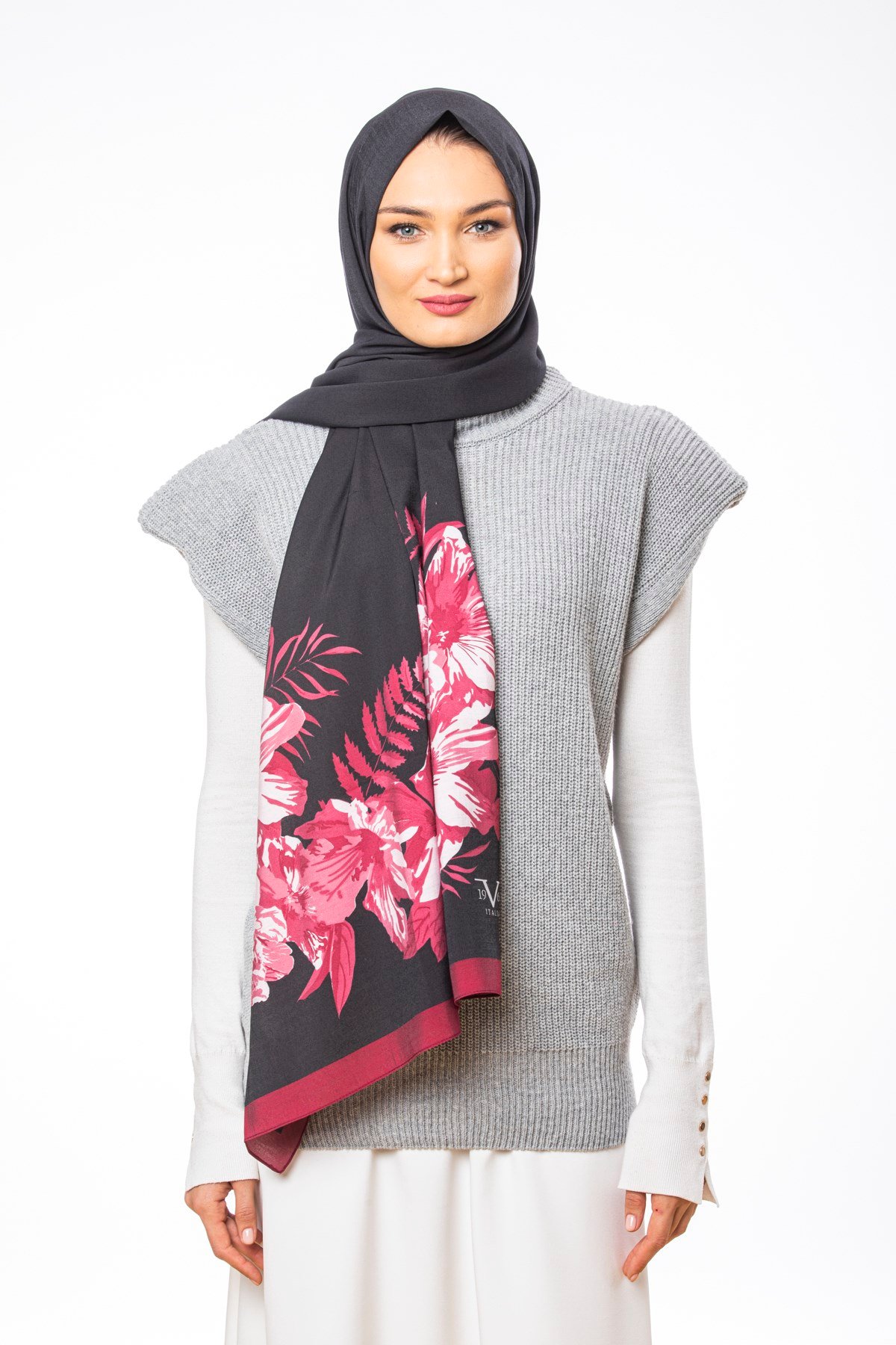 MODAL ŞALÇiçekli Desen Modal Seri Şal Askısı ile Birlikte 75x200 cm