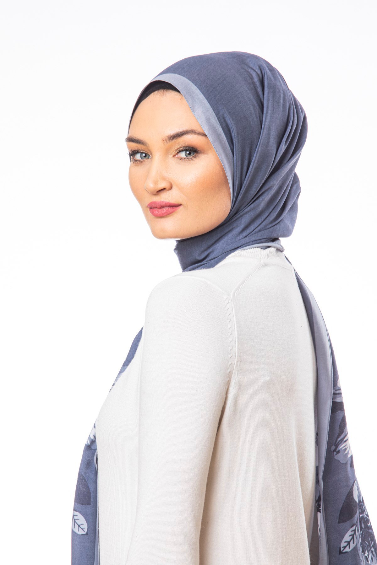 MODAL ŞALÇiçekli Desen Modal Seri Şal Askısı ile Birlikte 75x200 cm