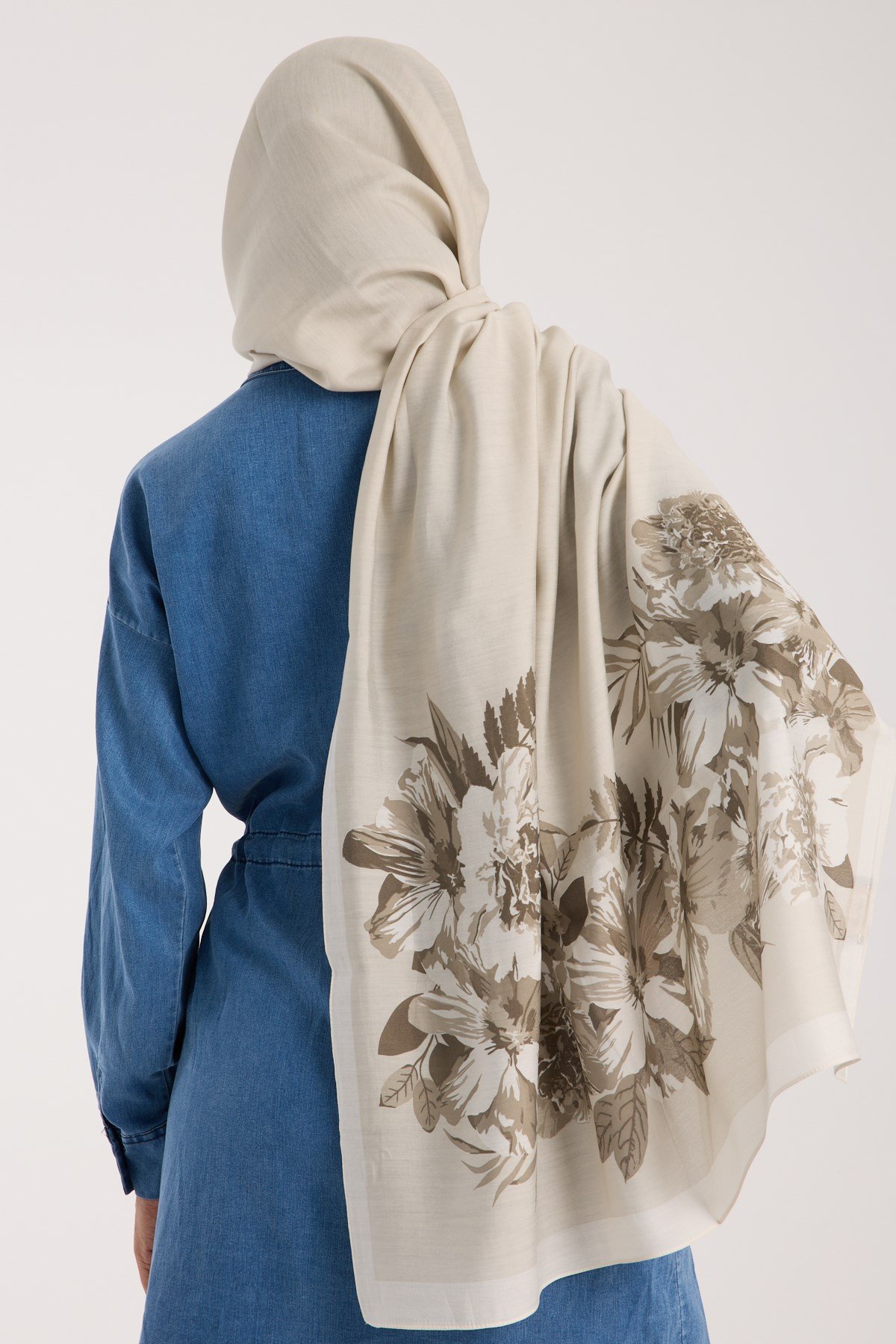 MODAL ŞALÇiçekli Desen Modal Seri Şal Askısı ile Birlikte 75x200 cm