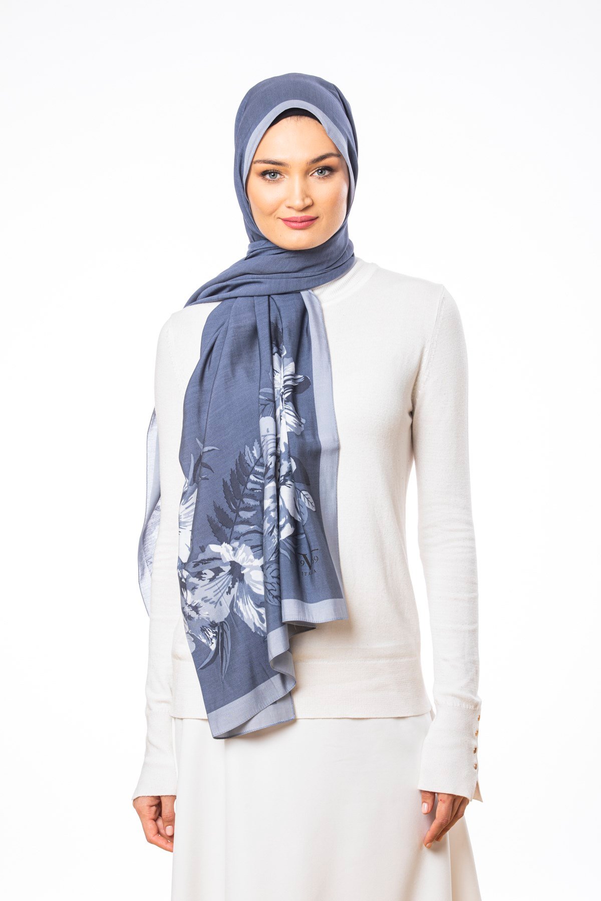 MODAL ŞALÇiçekli Desen Modal Seri Şal Askısı ile Birlikte 75x200 cm