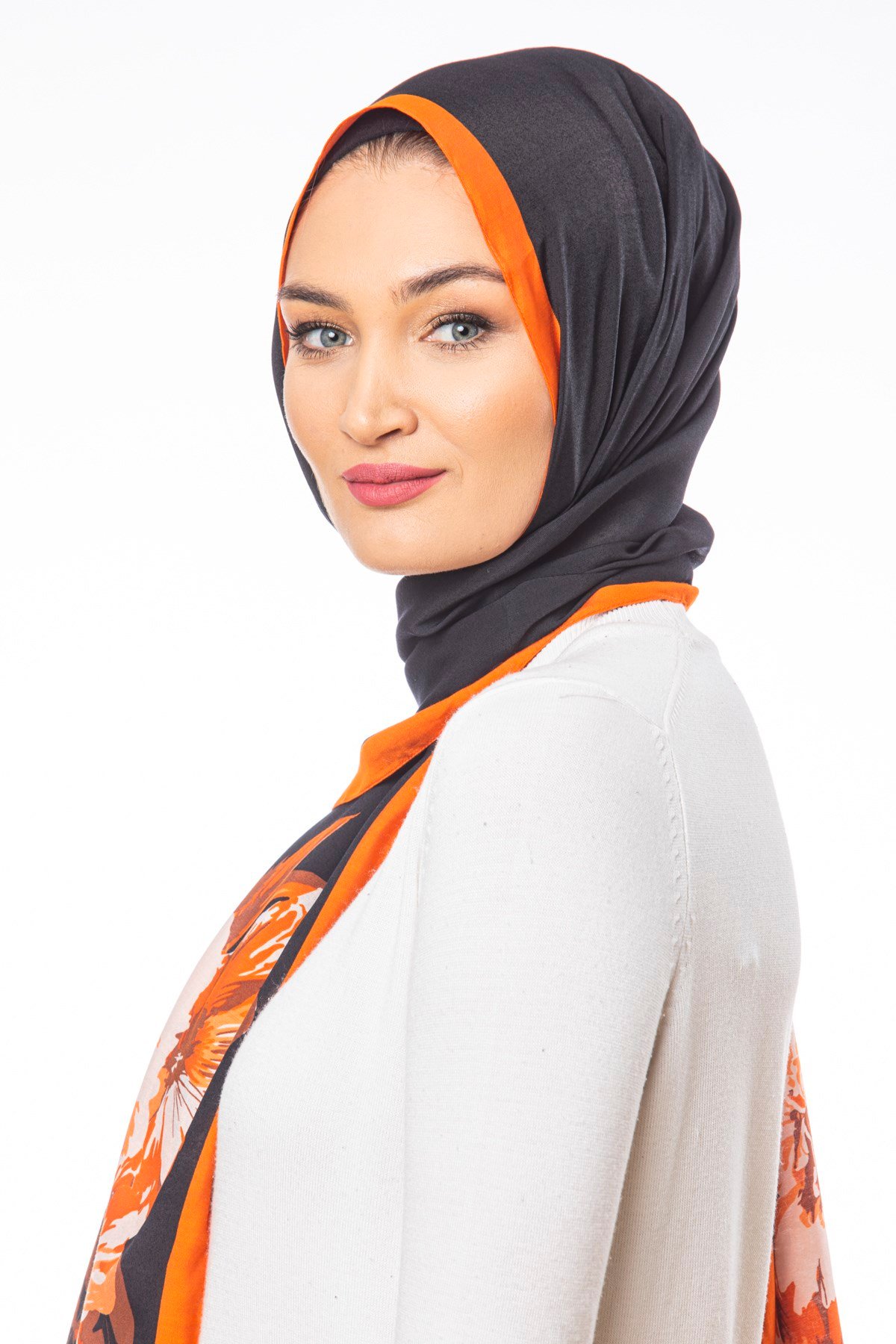 MODAL ŞALÇiçekli Desen Modal Seri Şal Askısı ile Birlikte 75x200 cm