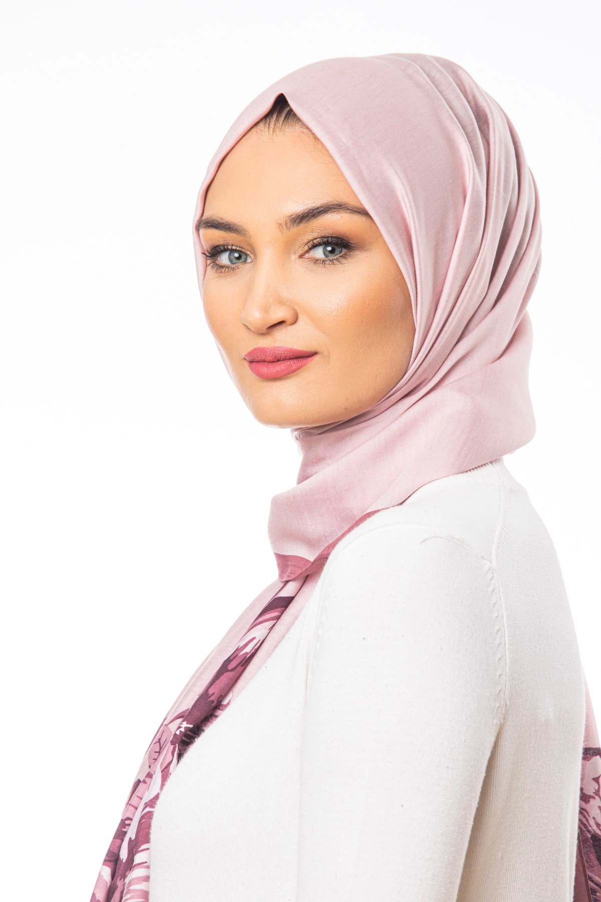 MODAL ŞALÇiçekli Desen Modal Seri Şal Askısı ile Birlikte 75x200 cm