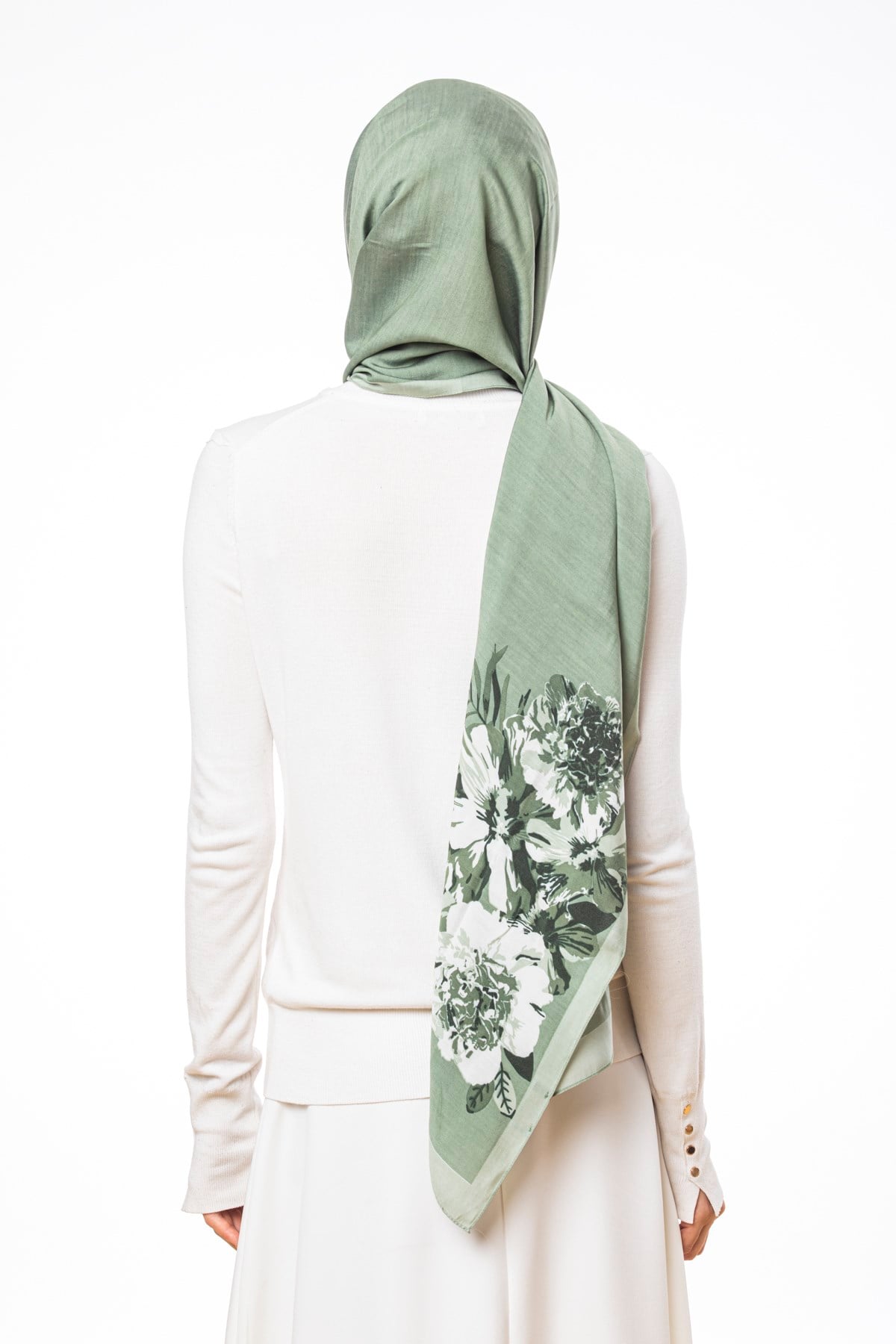 MODAL ŞALÇiçekli Desen Modal Seri Şal Askısı ile Birlikte 75x200 cm