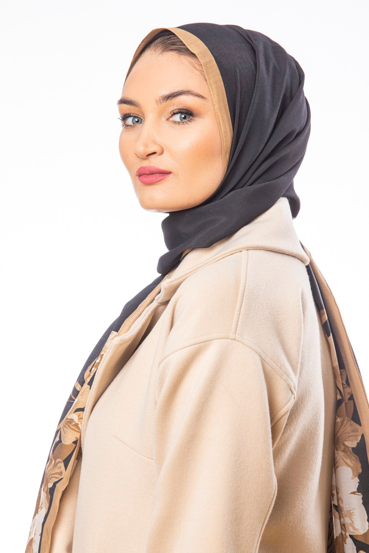 MODAL ŞALÇiçekli Desen Modal Seri Şal Askısı ile Birlikte 75x200 cm