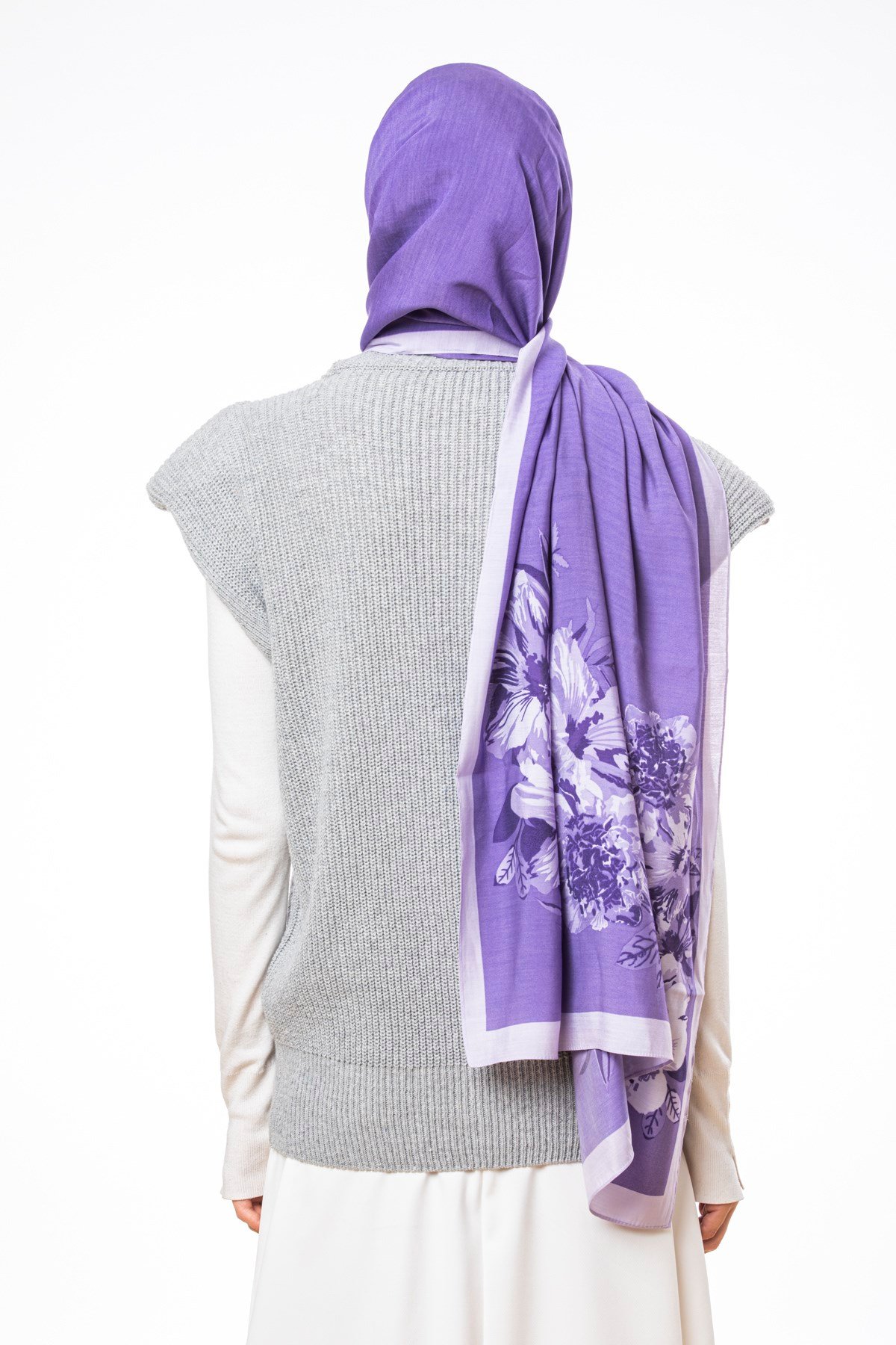 MODAL ŞALÇiçekli Desen Modal Seri Şal Askısı ile Birlikte 75x200 cm