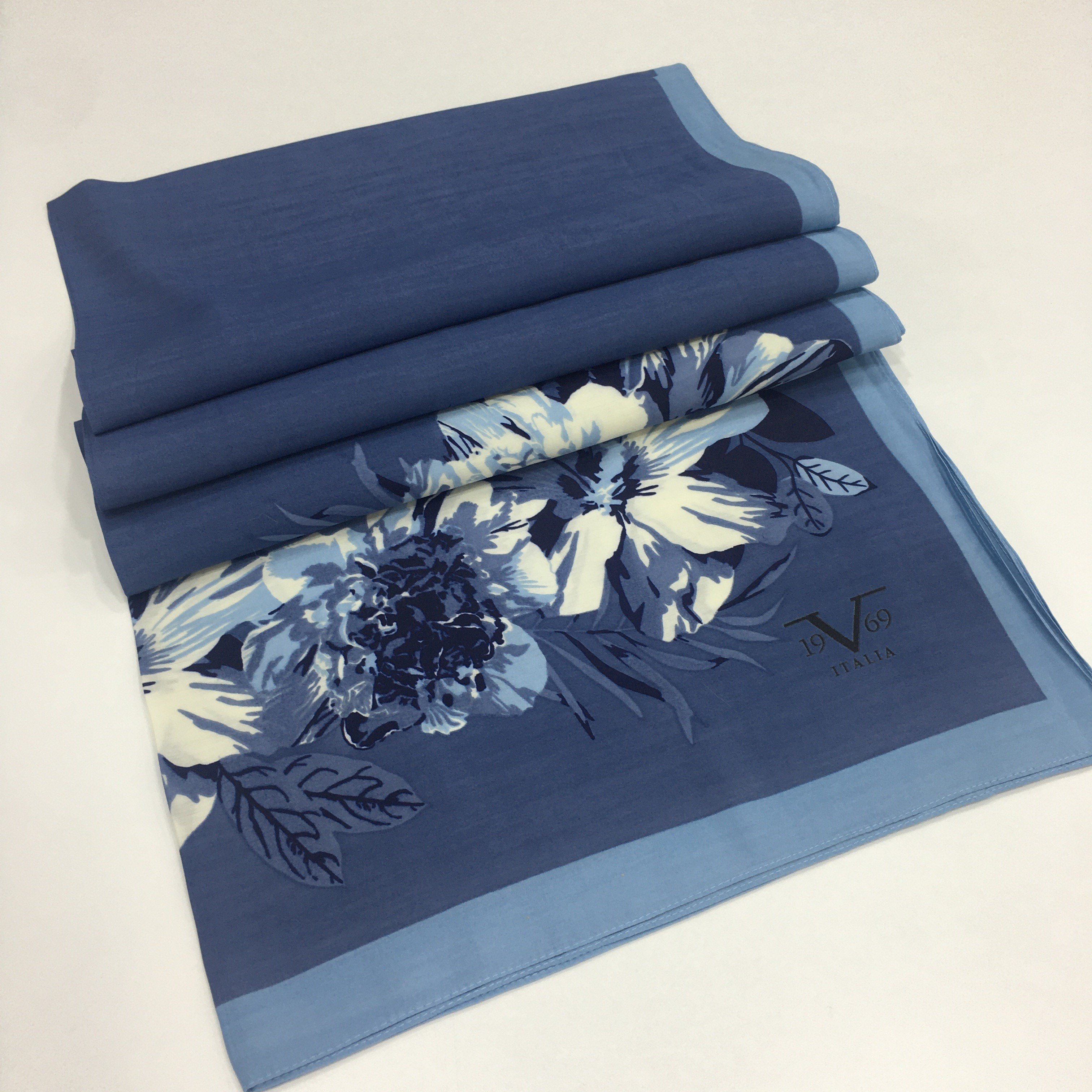 MODAL ŞALÇiçekli Desen Modal Seri Şal Askısı ile Birlikte 75x200 cm