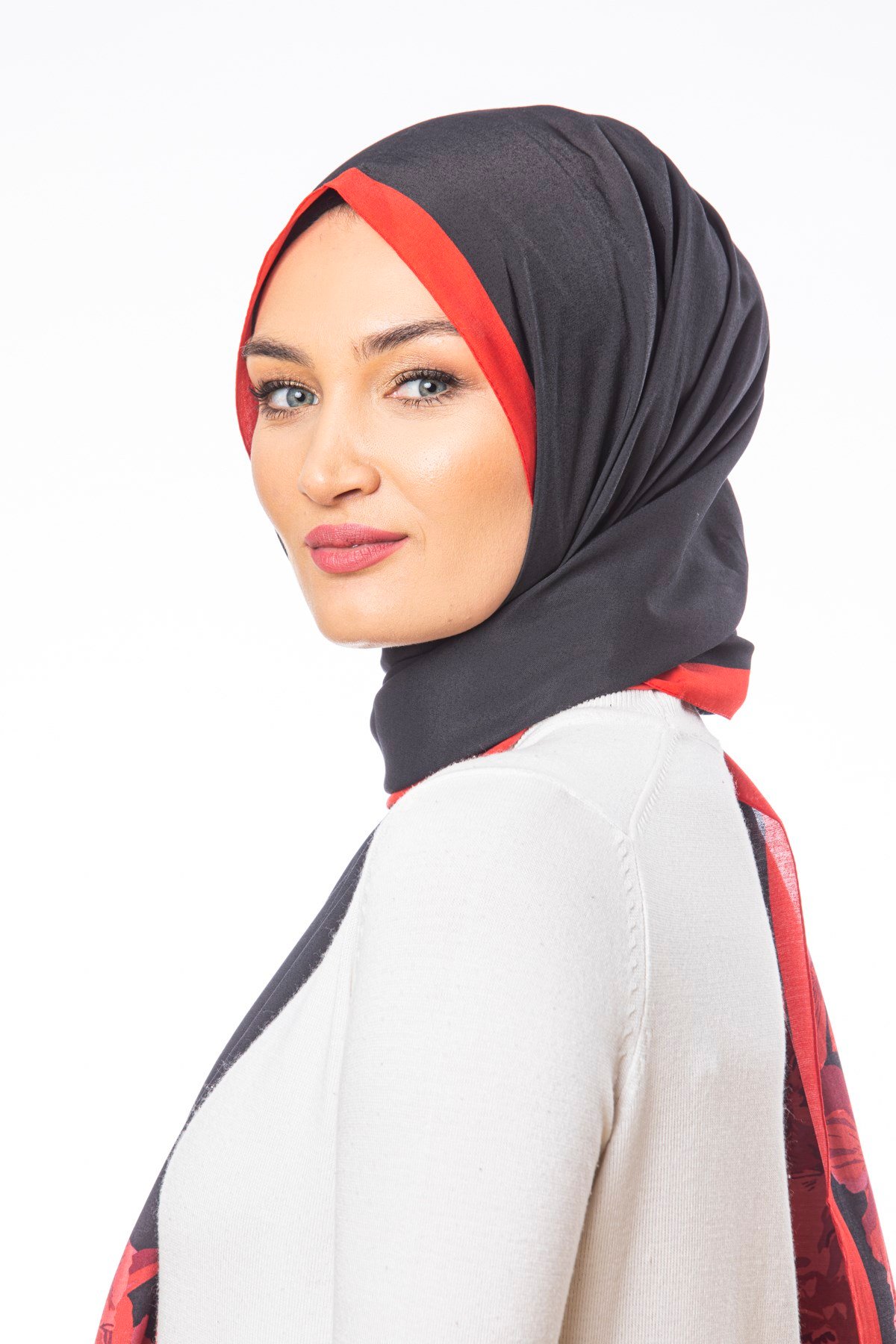 MODAL ŞALÇiçekli Desen Modal Seri Şal Askısı ile Birlikte 75x200 cm