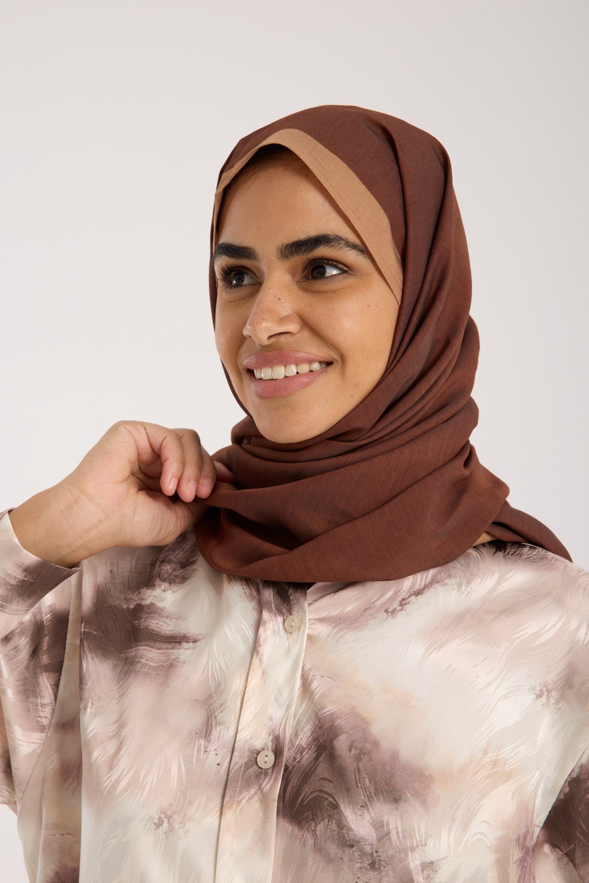 MODAL ŞALÇiçekli Desen Modal Seri Şal Askısı ile Birlikte 75x200 cm