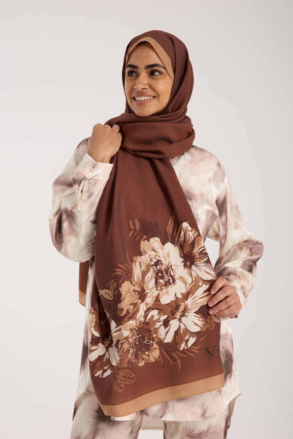 MODAL ŞALÇiçekli Desen Modal Seri Şal Askısı ile Birlikte 75x200 cm