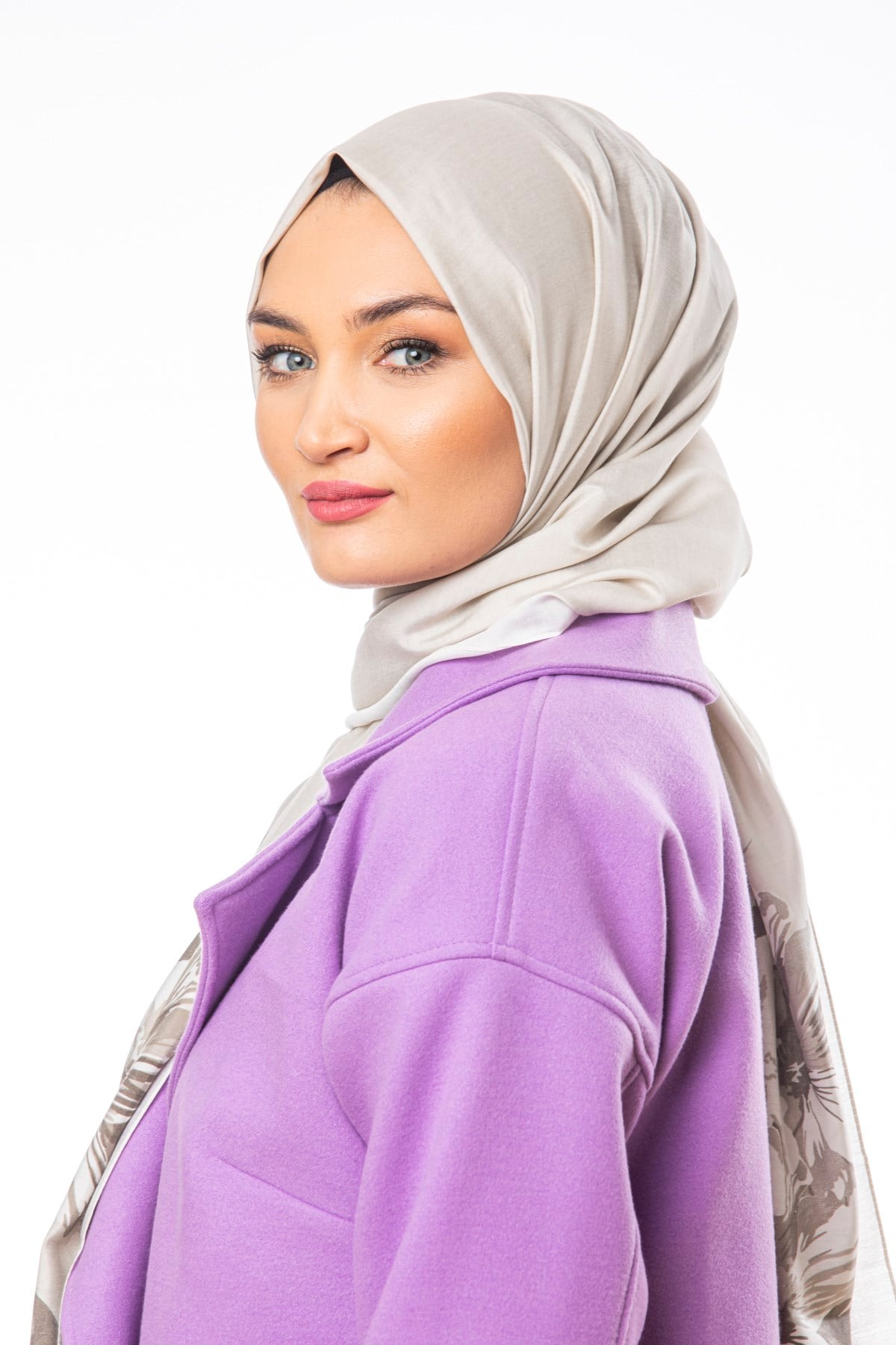 MODAL ŞALÇiçekli Desen Modal Seri Şal Askısı ile Birlikte 75x200 cm