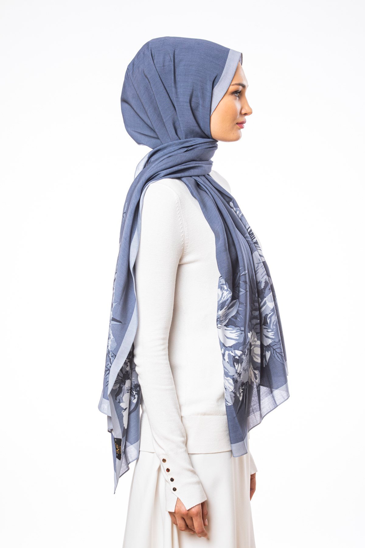 MODAL ŞALÇiçekli Desen Modal Seri Şal Askısı ile Birlikte 75x200 cm