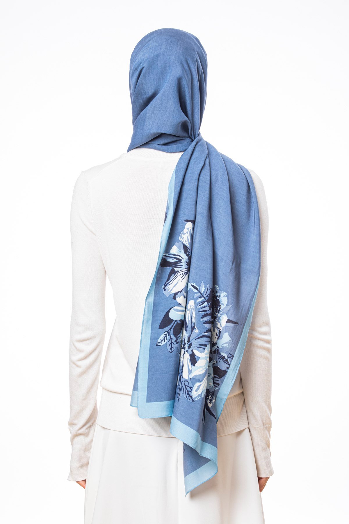 MODAL ŞALÇiçekli Desen Modal Seri Şal Askısı ile Birlikte 75x200 cm