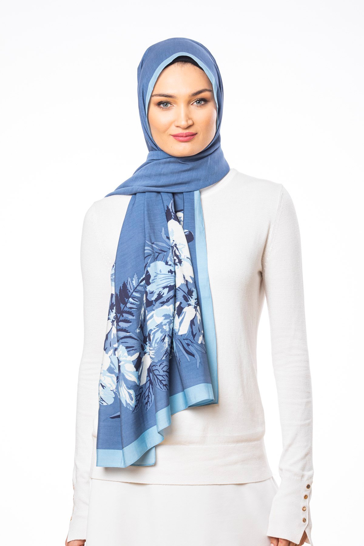 MODAL ŞALÇiçekli Desen Modal Seri Şal Askısı ile Birlikte 75x200 cm