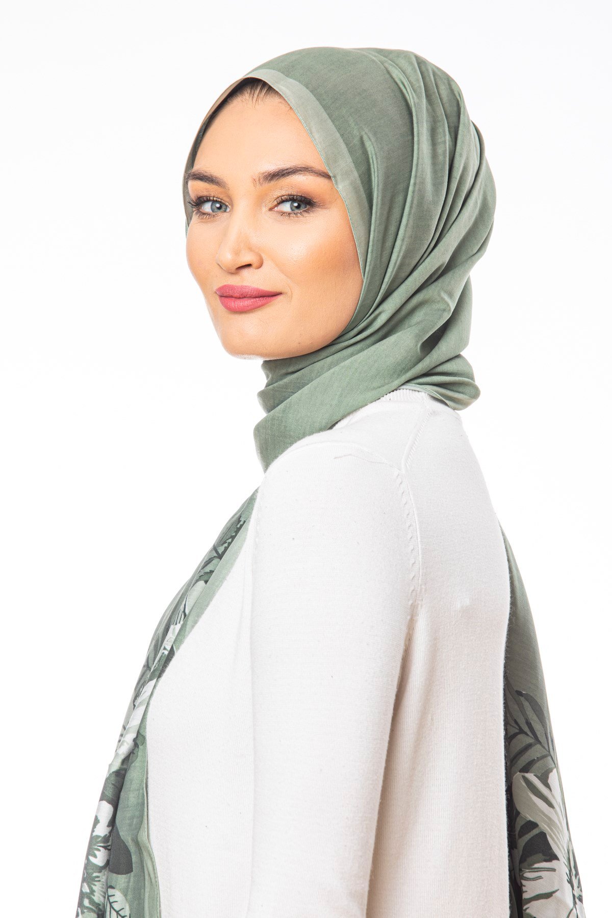 MODAL ŞALÇiçekli Desen Modal Seri Şal Askısı ile Birlikte 75x200 cm