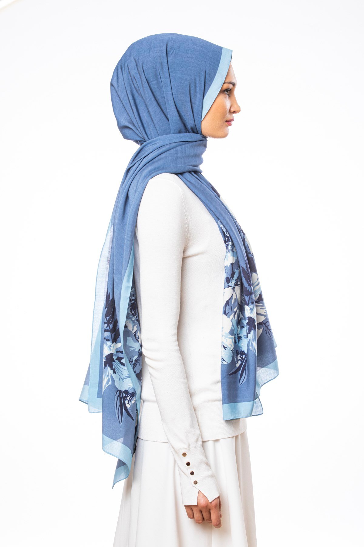 MODAL ŞALÇiçekli Desen Modal Seri Şal Askısı ile Birlikte 75x200 cm