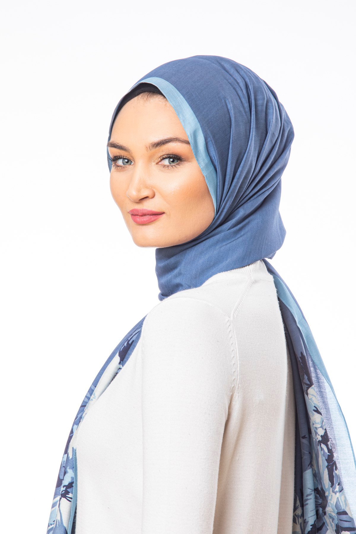MODAL ŞALÇiçekli Desen Modal Seri Şal Askısı ile Birlikte 75x200 cm