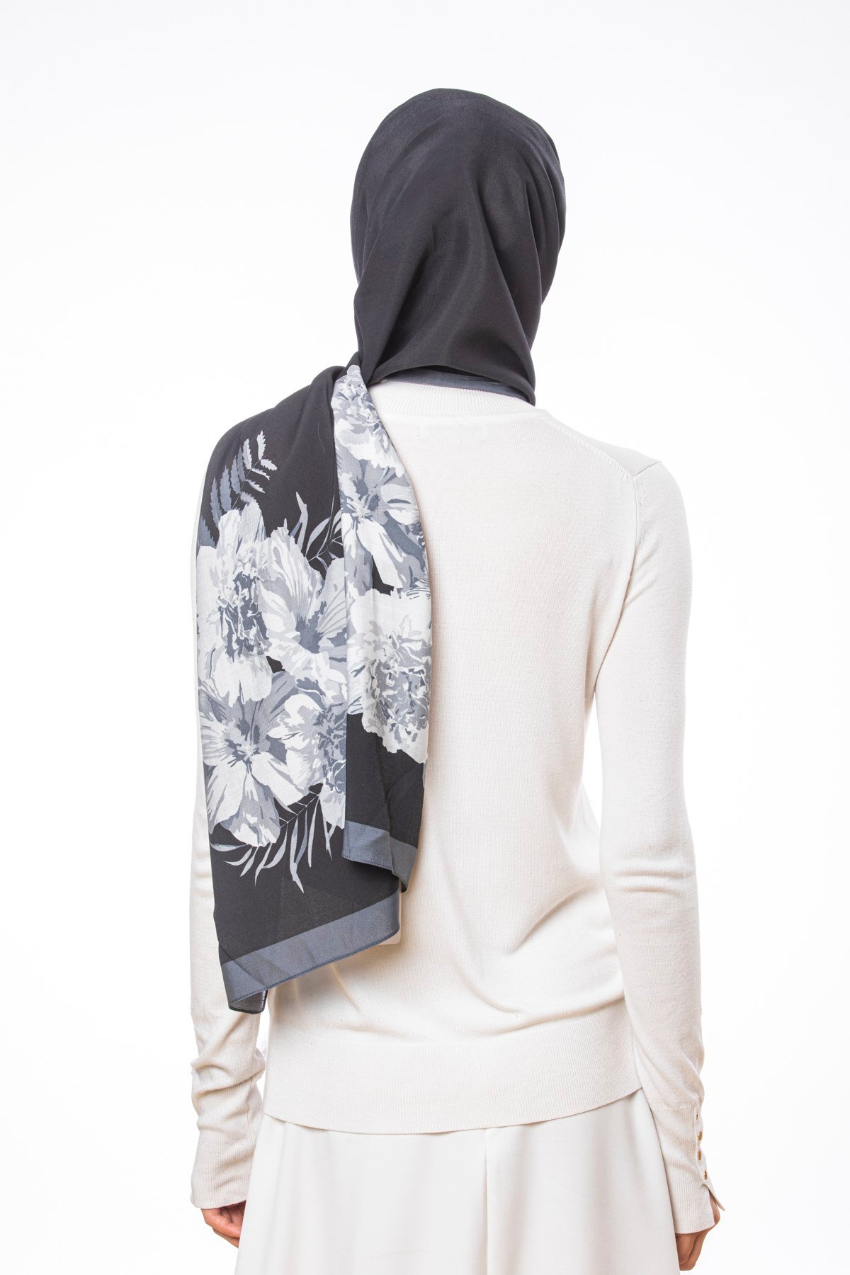 MODAL ŞALÇiçekli Desen Modal Seri Şal Askısı ile Birlikte 75x200 cm