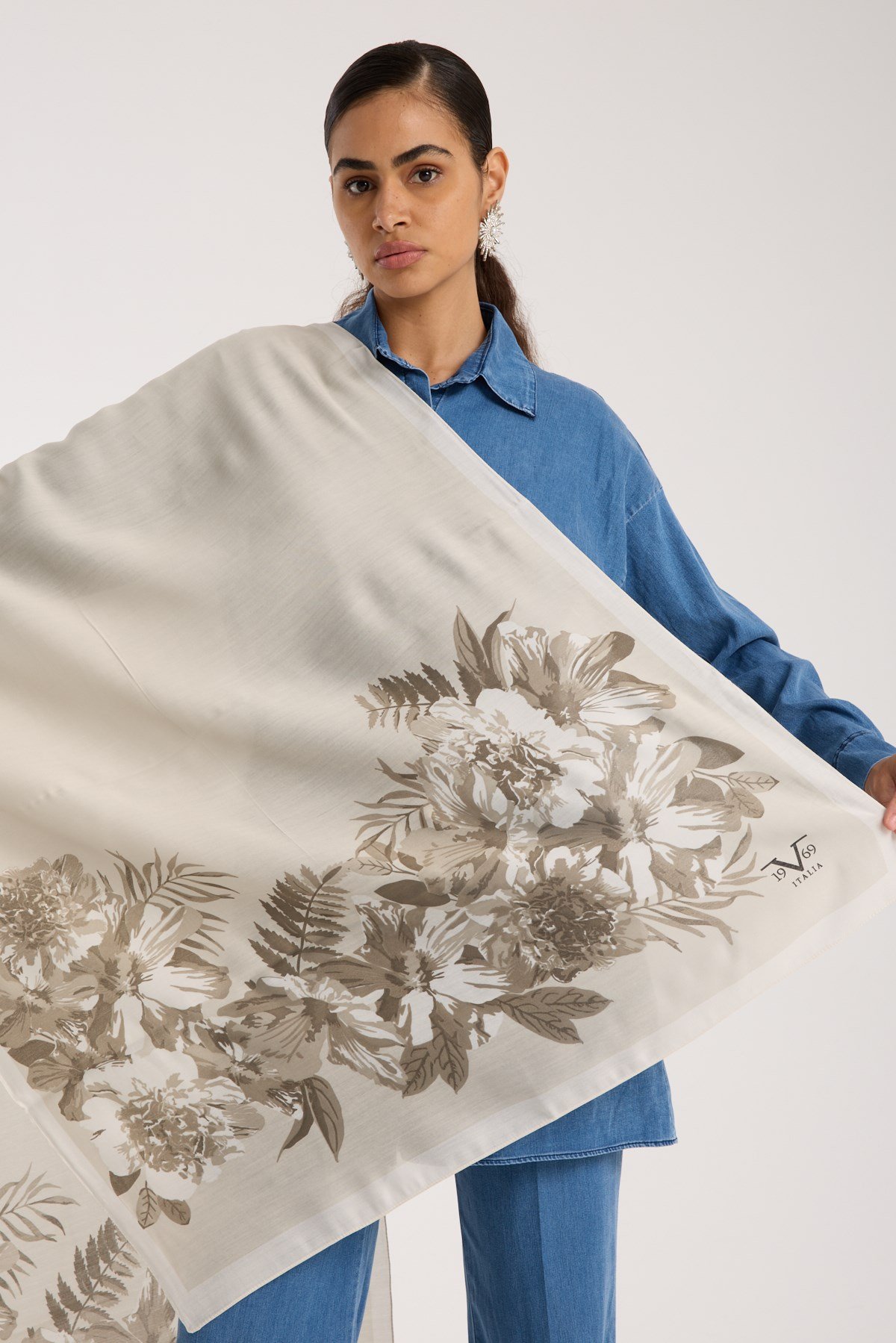 MODAL ŞALÇiçekli Desen Modal Seri Şal Askısı ile Birlikte 75x200 cm
