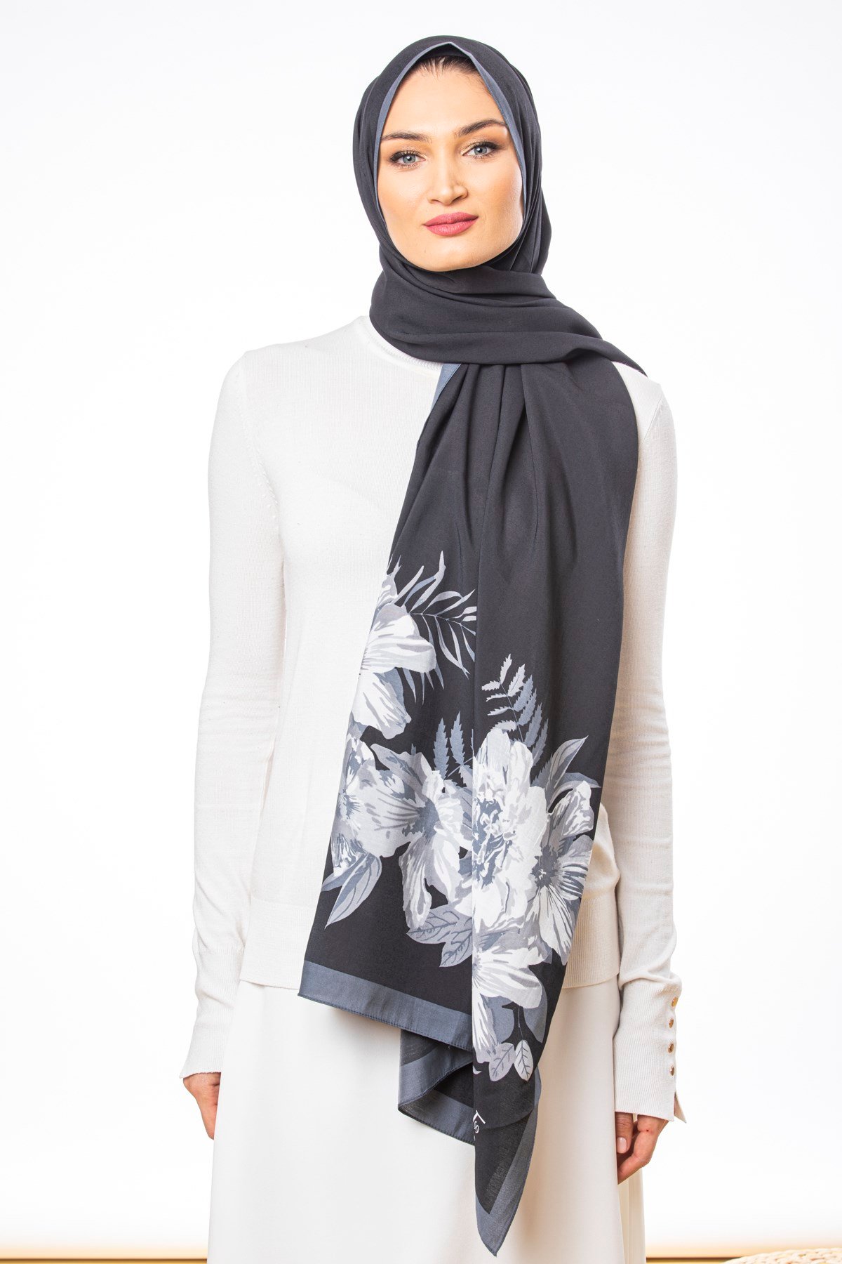 MODAL ŞALÇiçekli Desen Modal Seri Şal Askısı ile Birlikte 75x200 cm