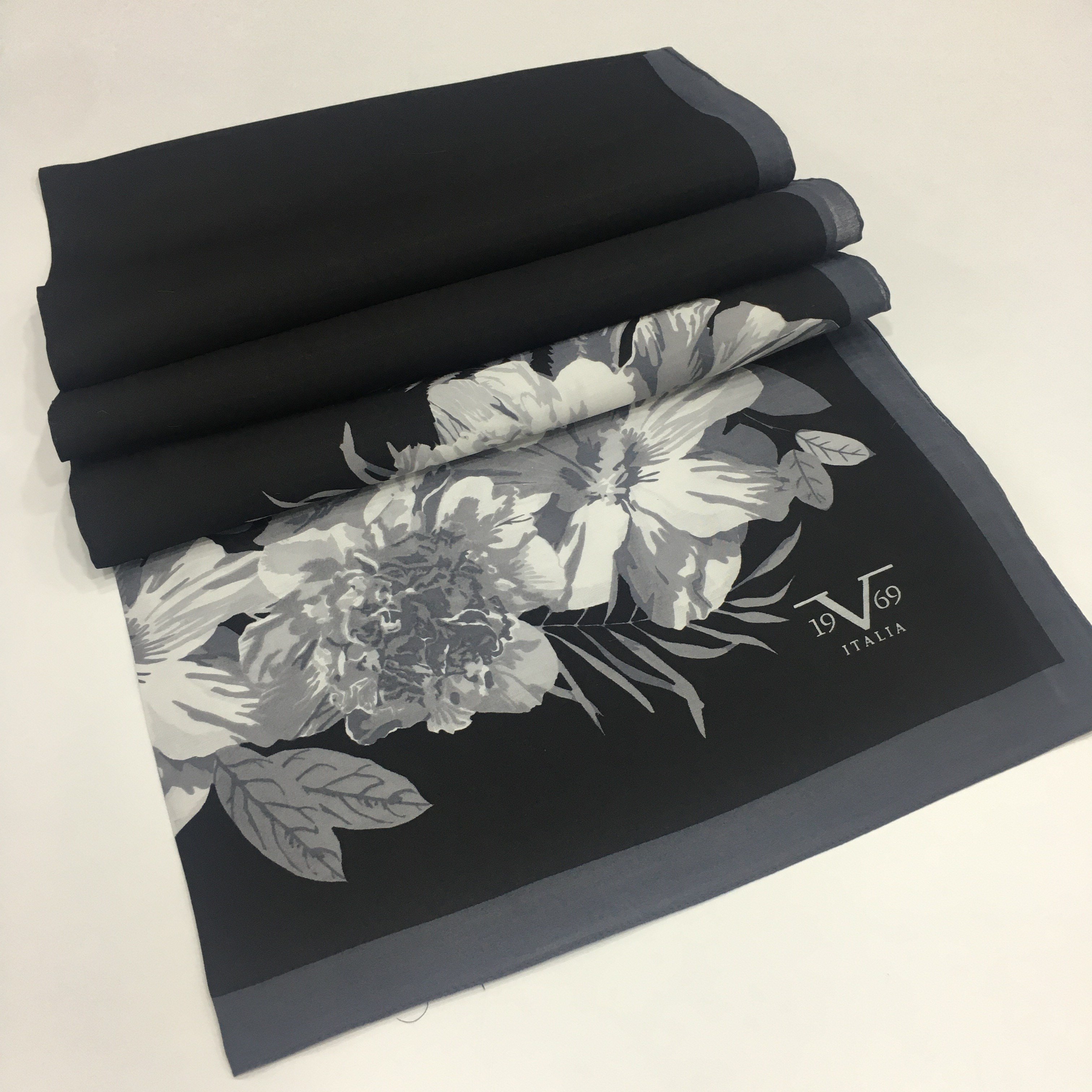 MODAL ŞALÇiçekli Desen Modal Seri Şal Askısı ile Birlikte 75x200 cm