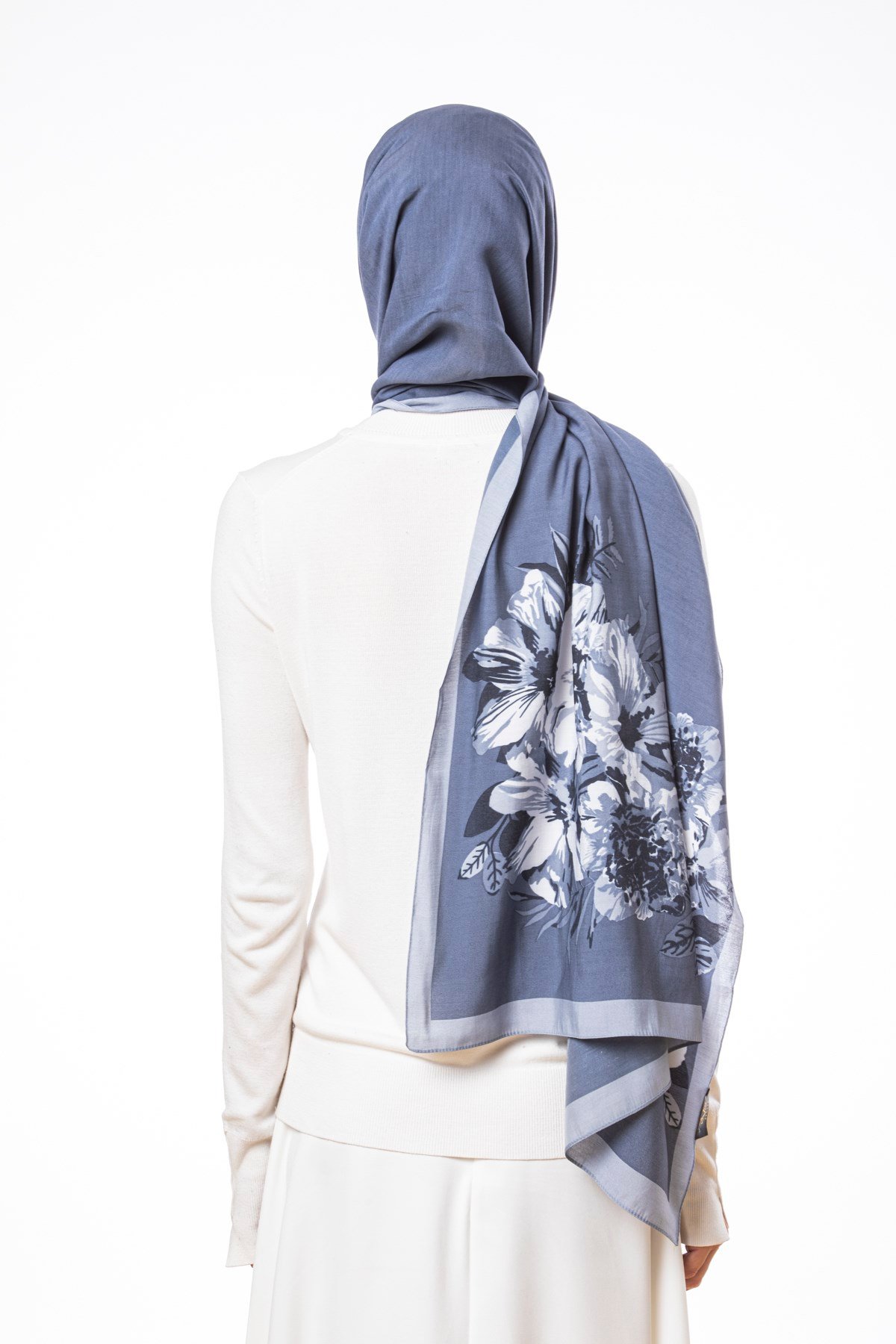 MODAL ŞALÇiçekli Desen Modal Seri Şal Askısı ile Birlikte 75x200 cm