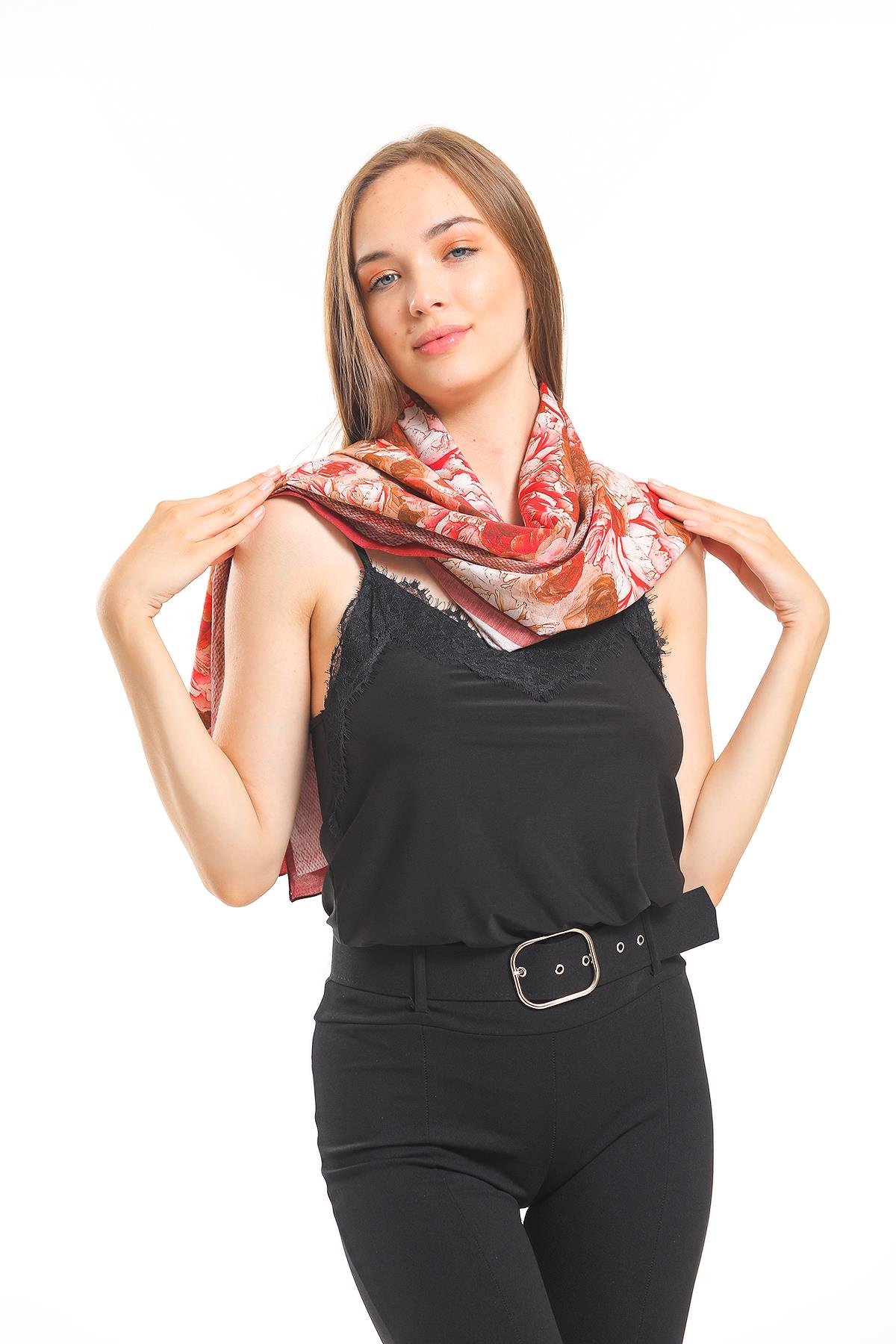 Çiçekli Desen Elegante Seri Viscon Şal Askısı İle Birlikte 75x200 cm