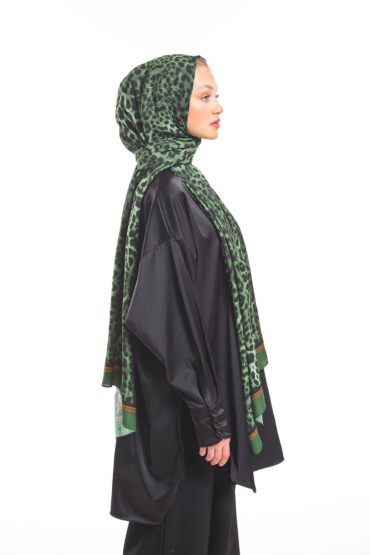 MODAL ŞALLeopar Desen Modal Seri Şal Askısı İle Birlikte 75x200 cm