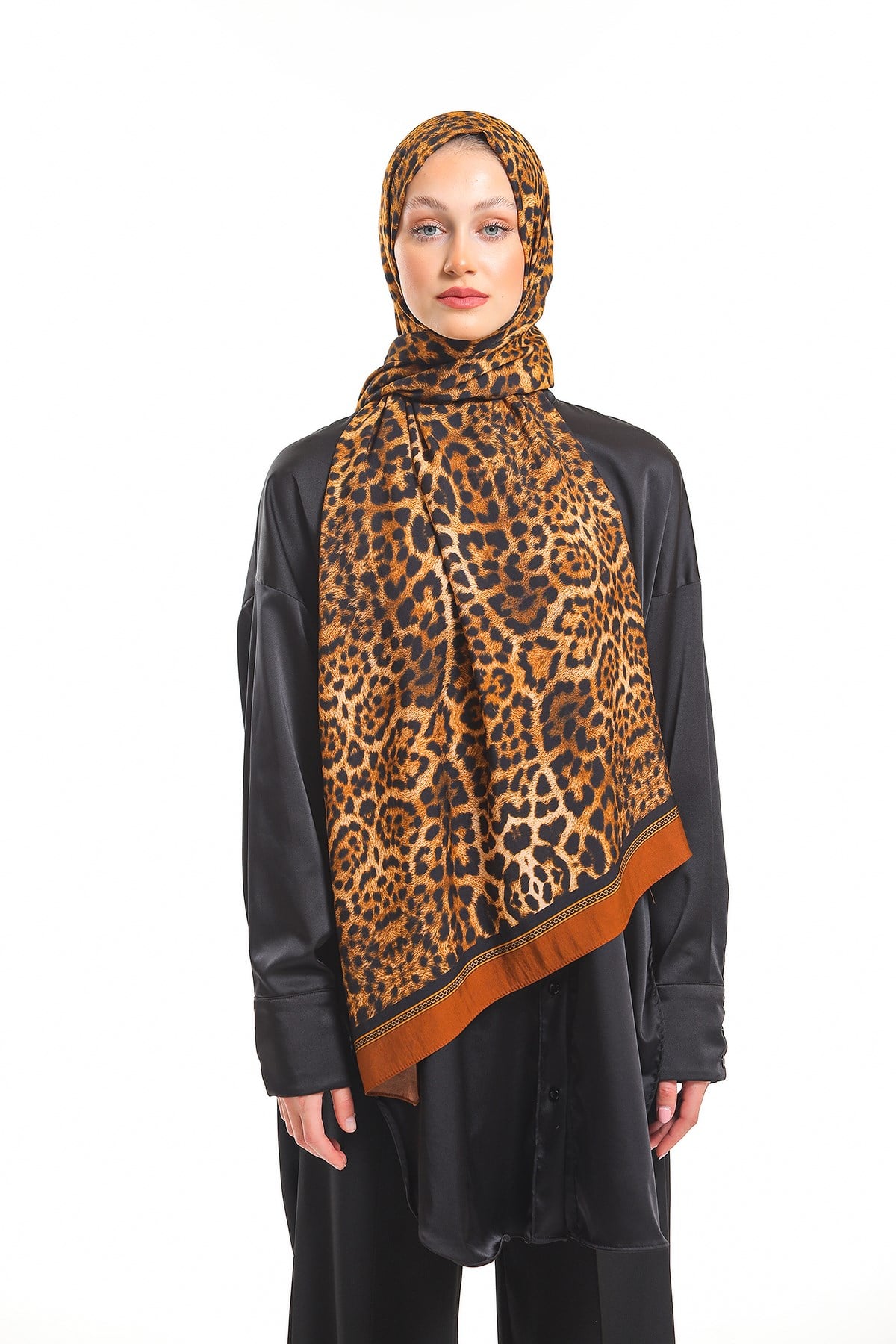 MODAL ŞALLeopar Desen Modal Seri Şal Askısı İle Birlikte 75x200 cm