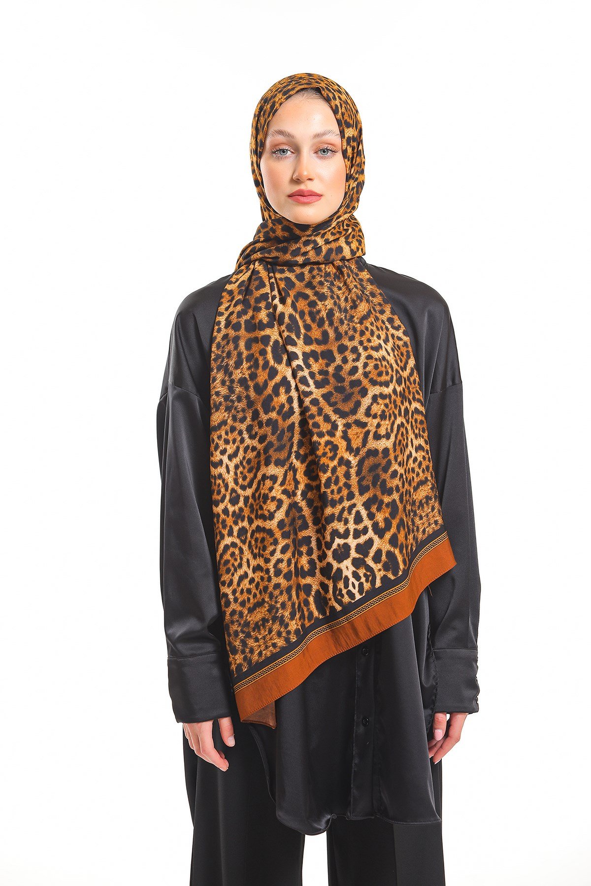MODAL ŞALLeopar Desen Modal Seri Şal Askısı İle Birlikte 75x200 cm