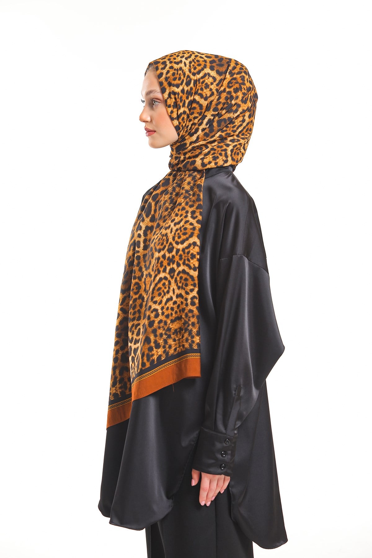 MODAL ŞALLeopar Desen Modal Seri Şal Askısı İle Birlikte 75x200 cm
