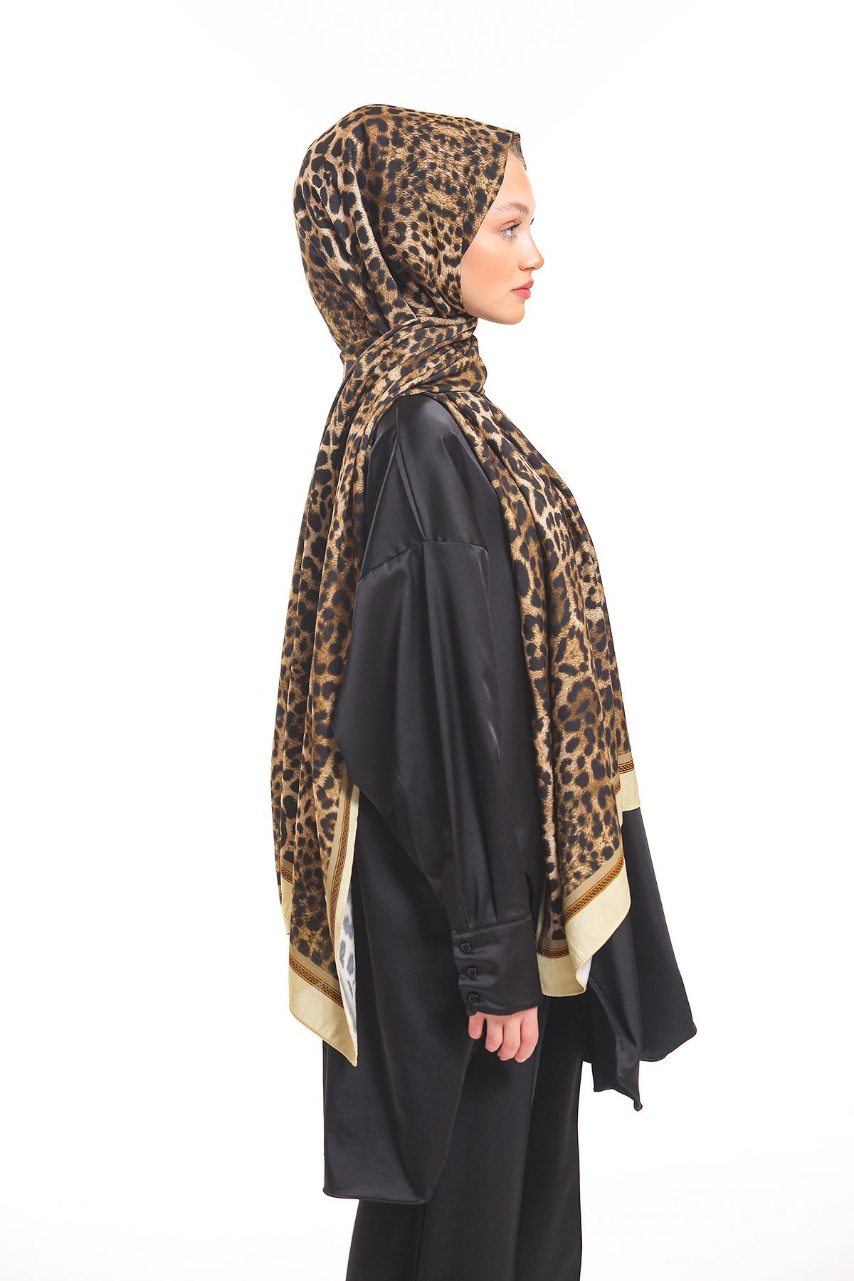 MODAL ŞALLeopar Desen Modal Seri Şal Askısı İle Birlikte 75x200 cm