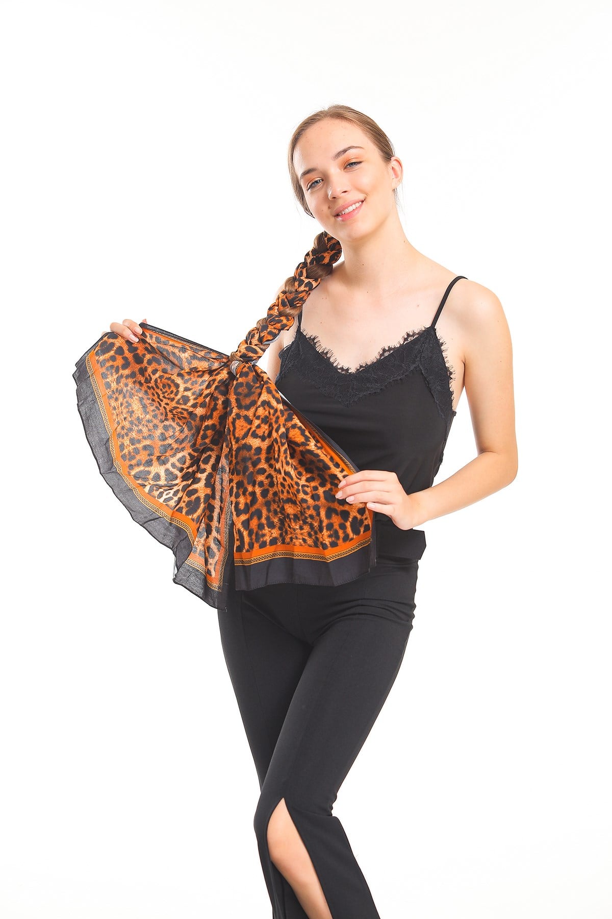 MODAL ŞALLeopar Desen Modal Seri Şal Askısı İle Birlikte 75x200 cm