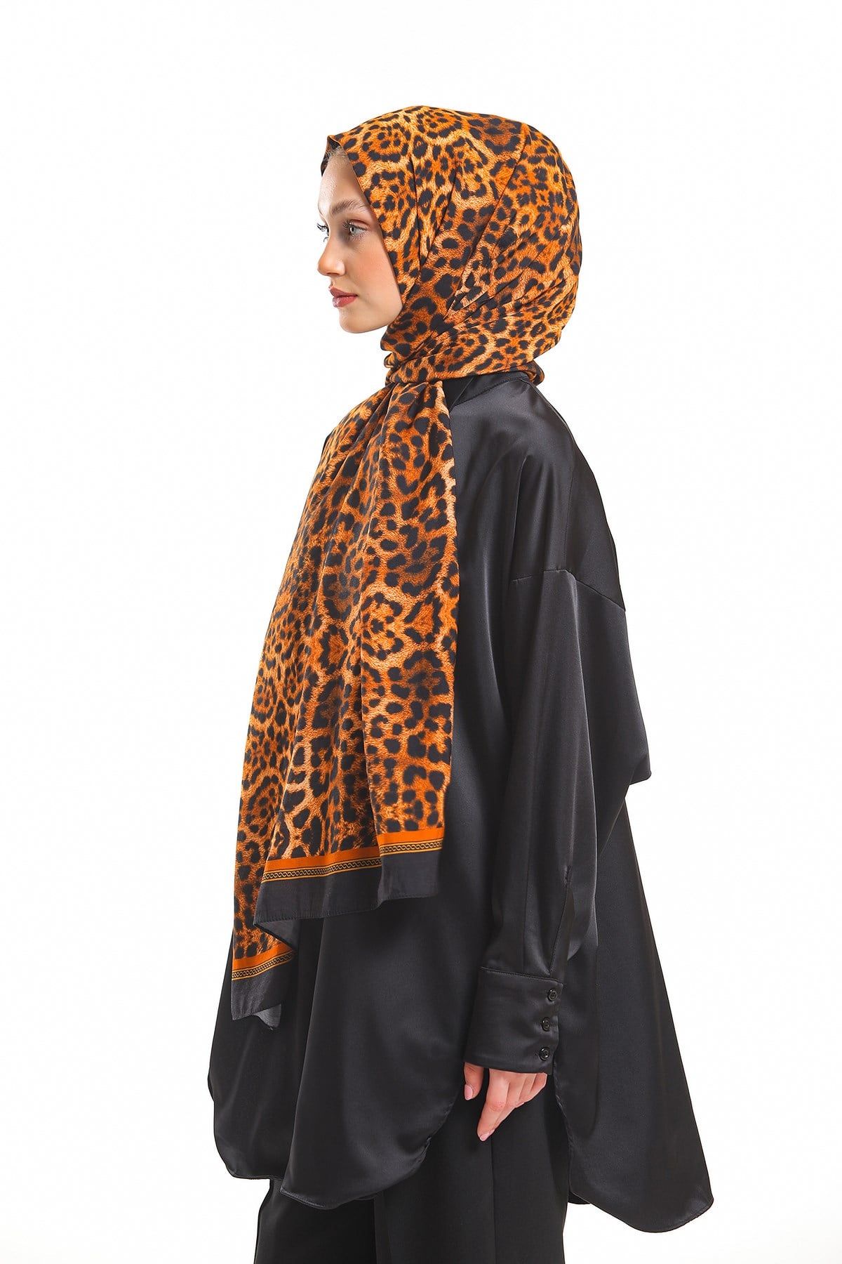 MODAL ŞALLeopar Desen Modal Seri Şal Askısı İle Birlikte 75x200 cm