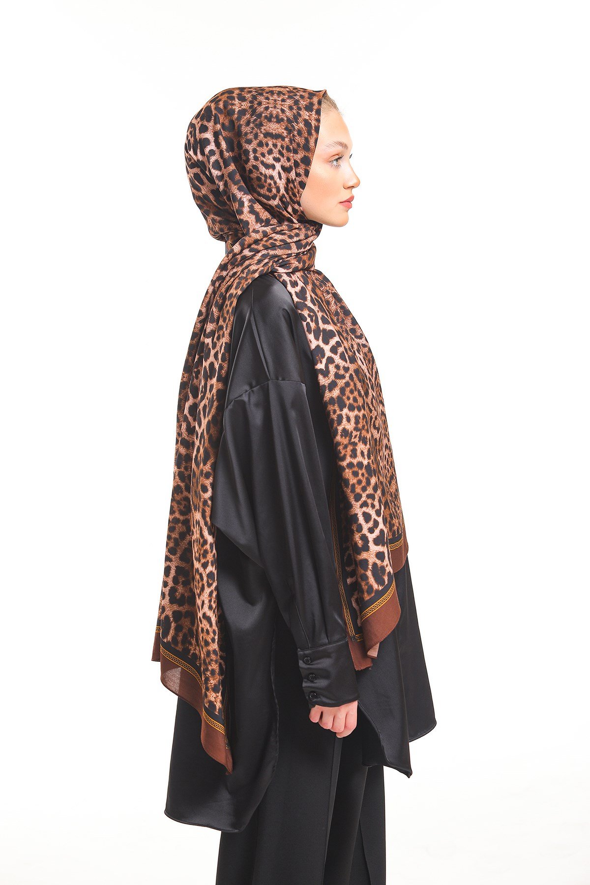 MODAL ŞALLeopar Desen Modal Seri Şal Askısı İle Birlikte 75x200 cm